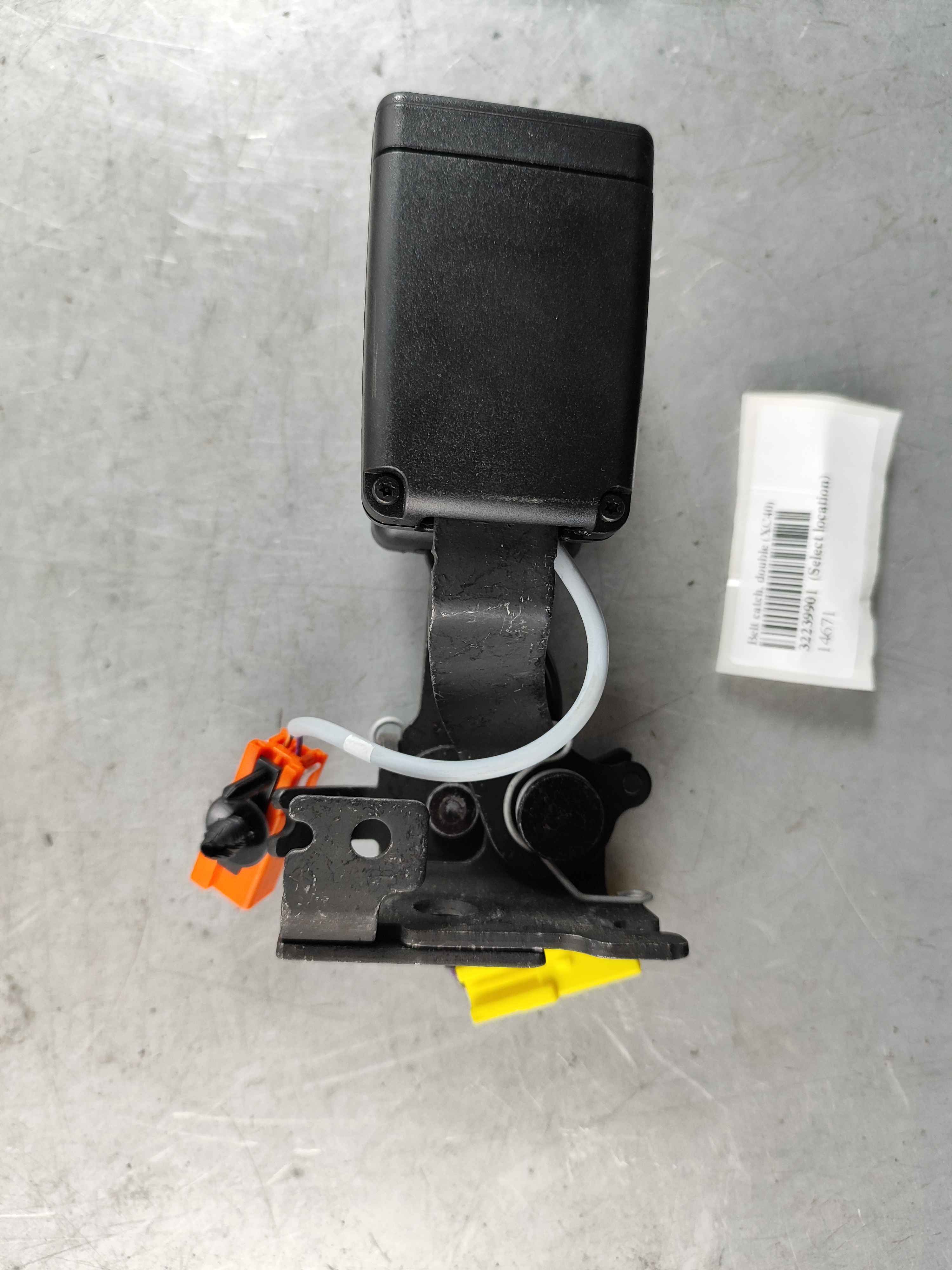 Belt catch, double (XC40)