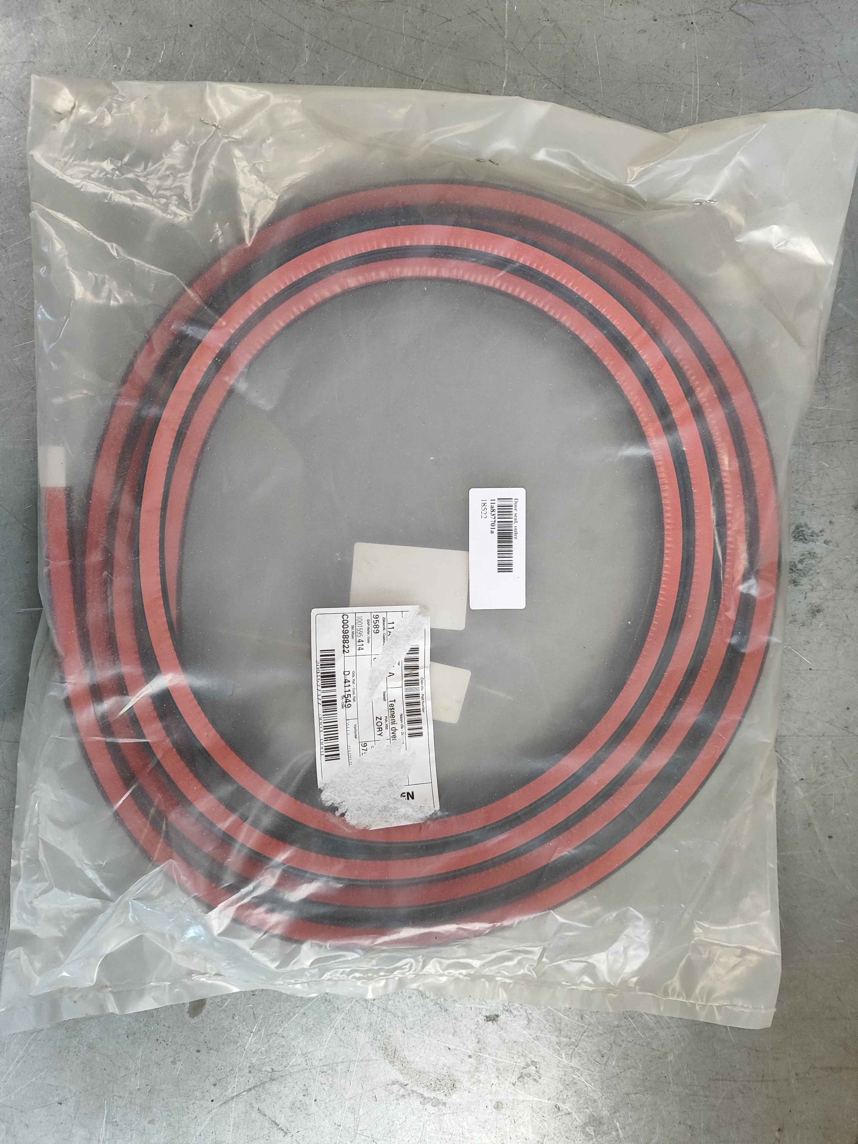 Door seal, outer