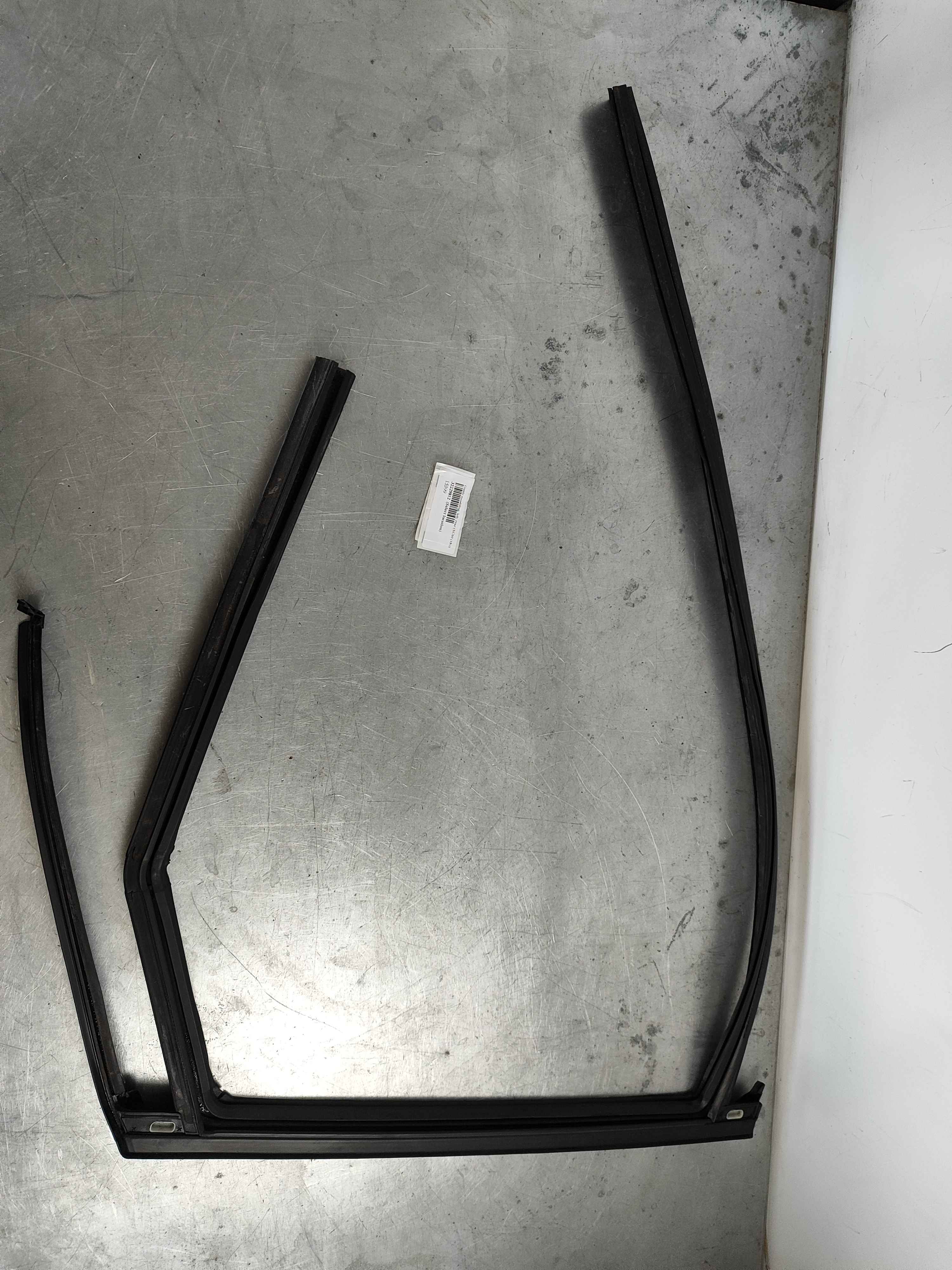 Guide moulding, left, rear (XC60 (18-))