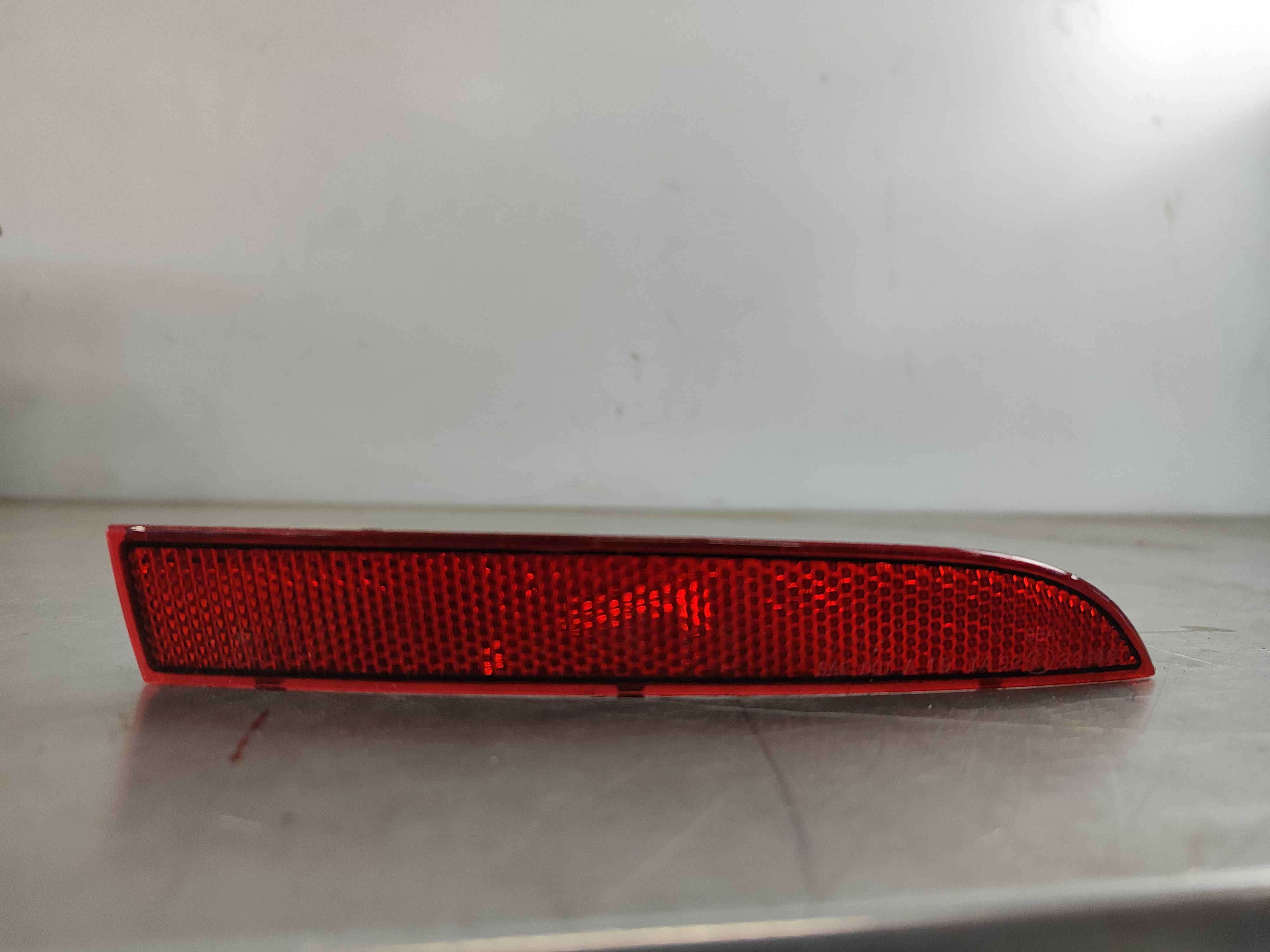 Rear light reflector
