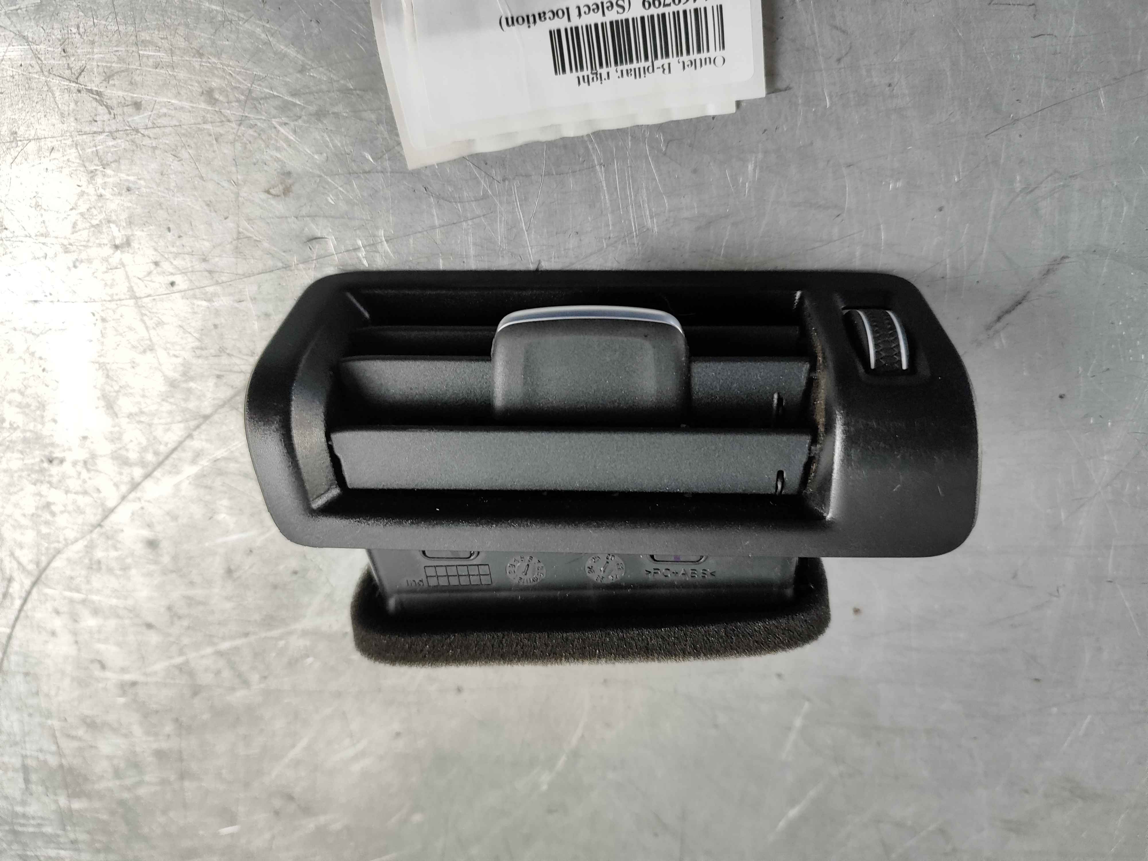 Outlet, B-pillar, right