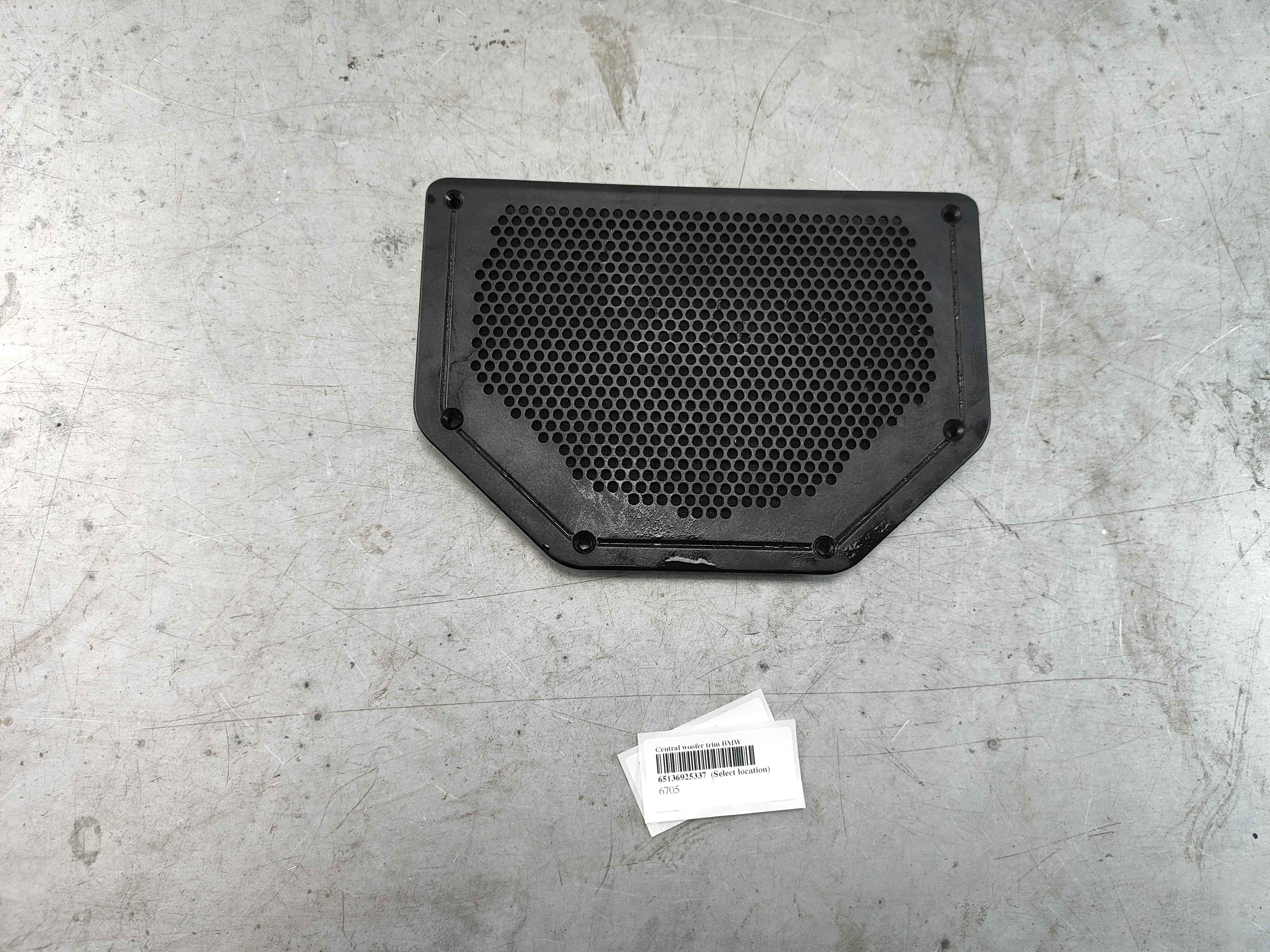 Central woofer trim BMW