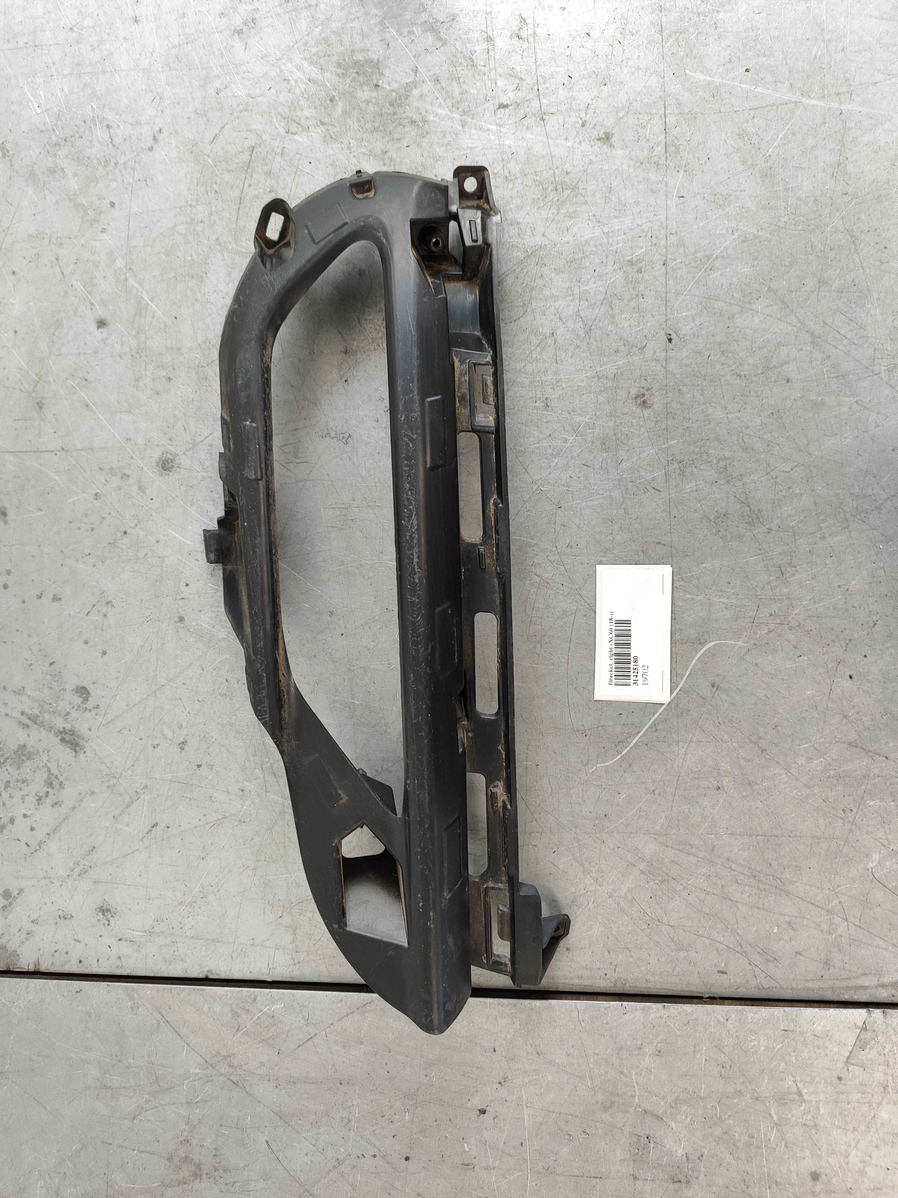 Bracket, right (XC60 (18-))