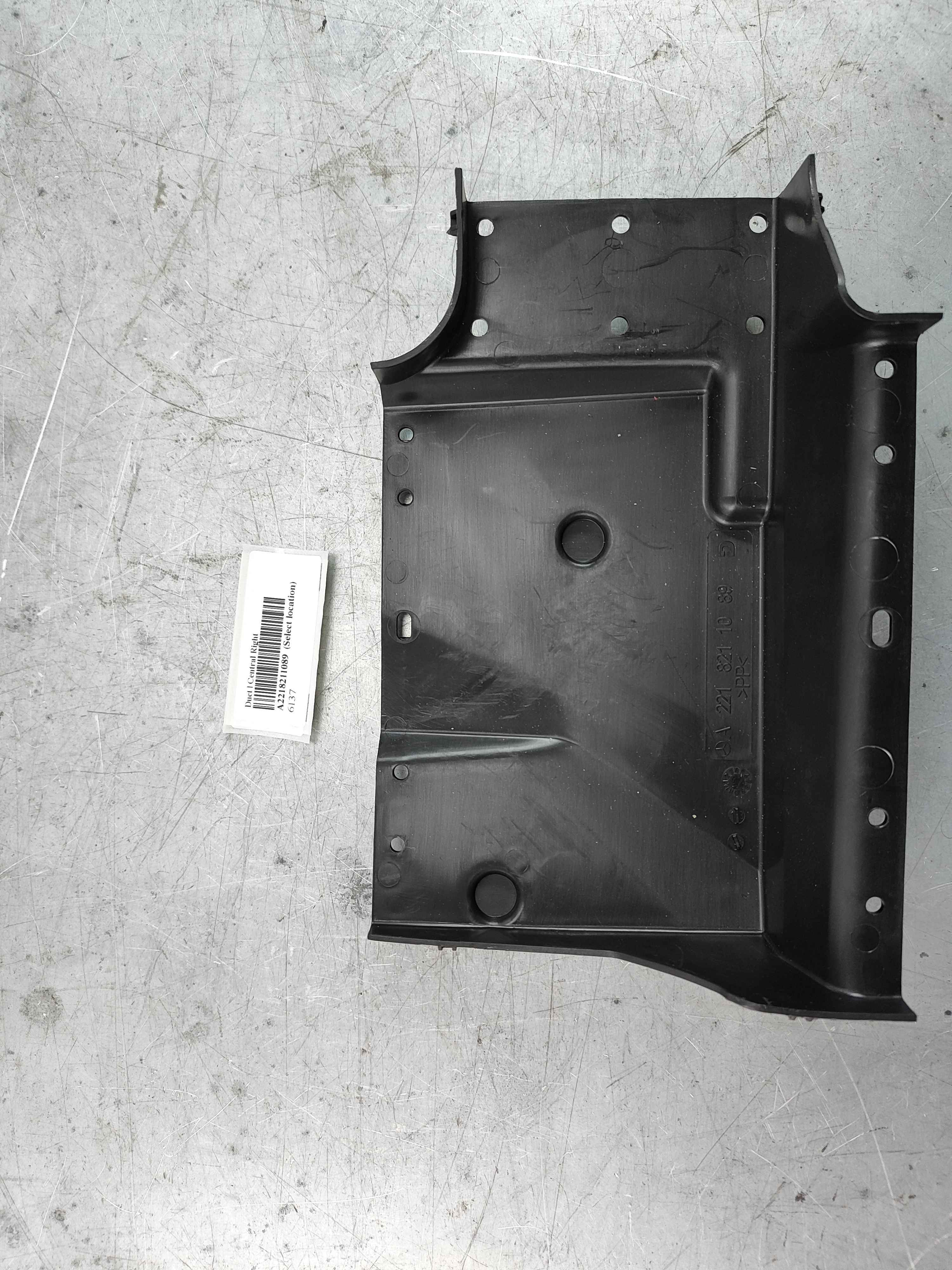 Duct | Central Right
