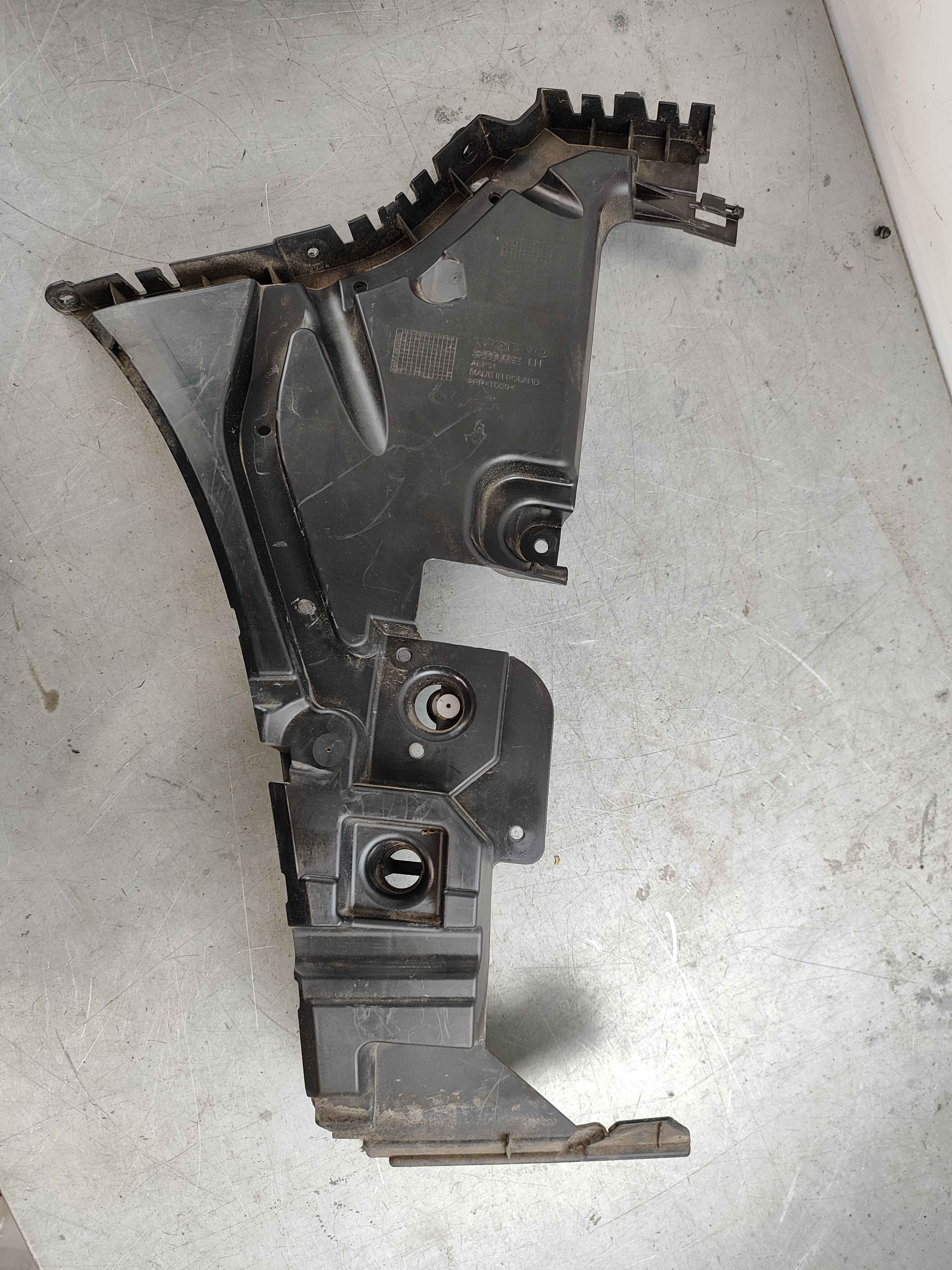 Bracket, left (XC60 (18-))