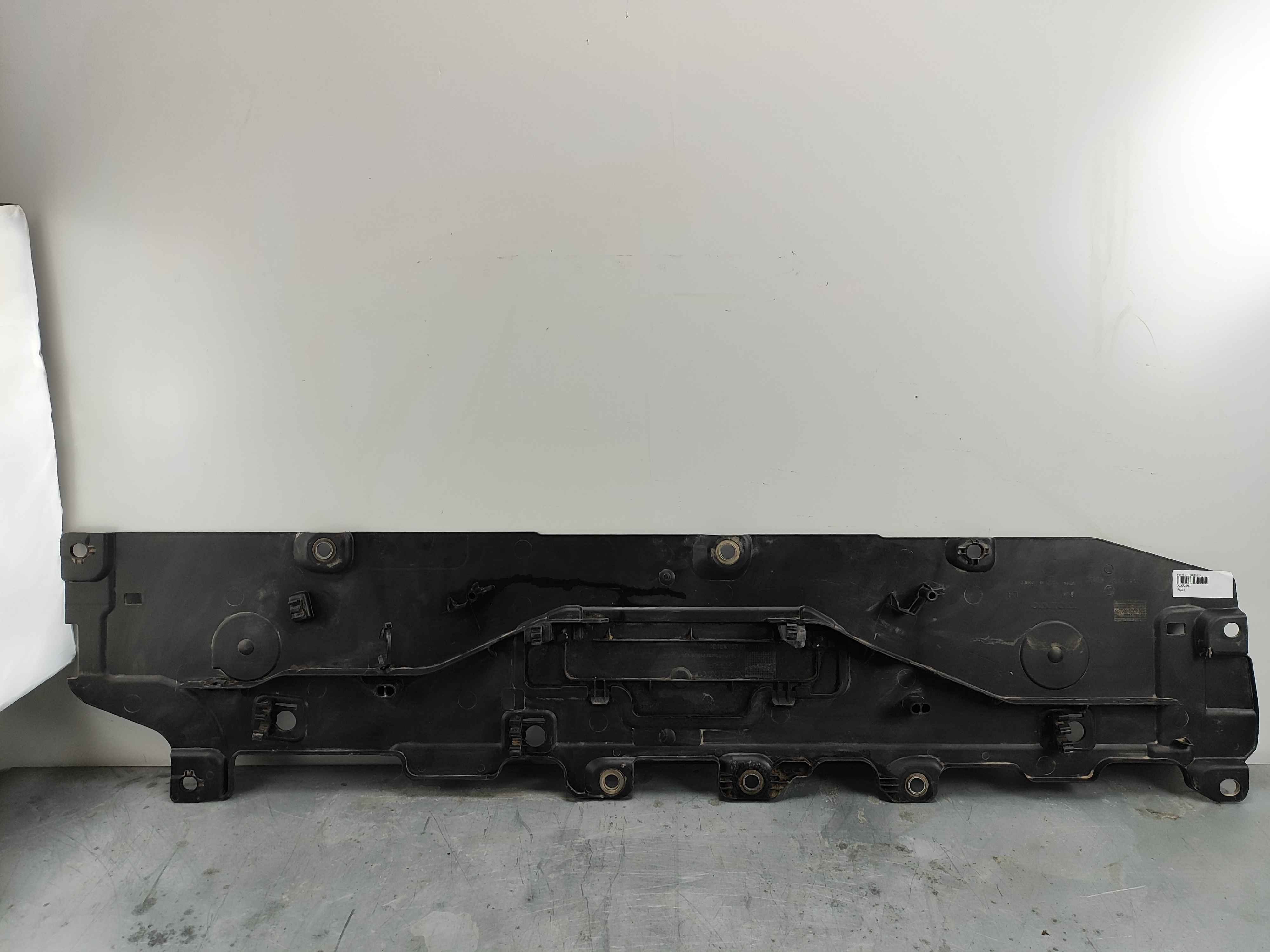 Panel left Variant code: G301 and XE02