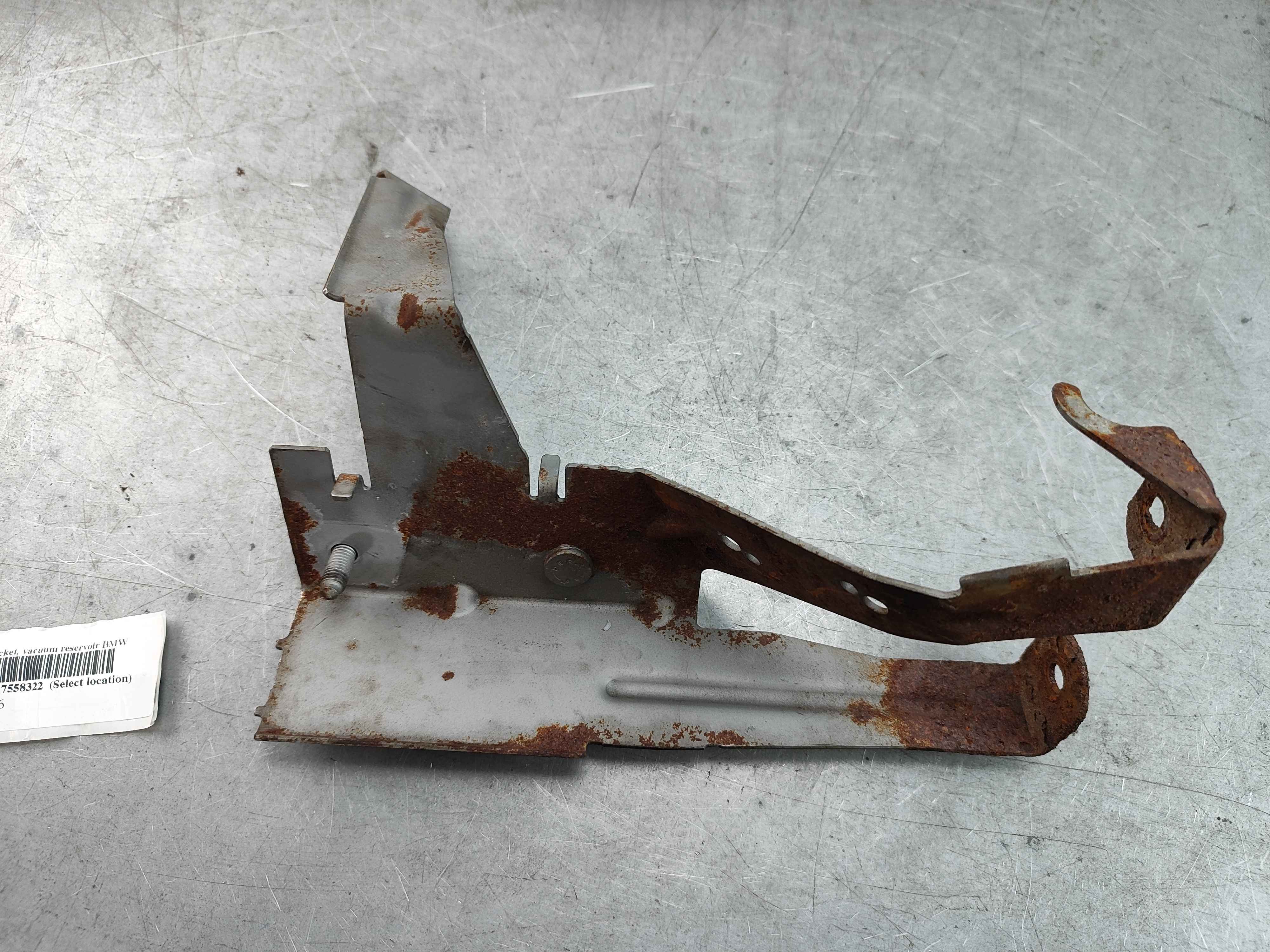 Bracket, vacuum reservoir BMW
