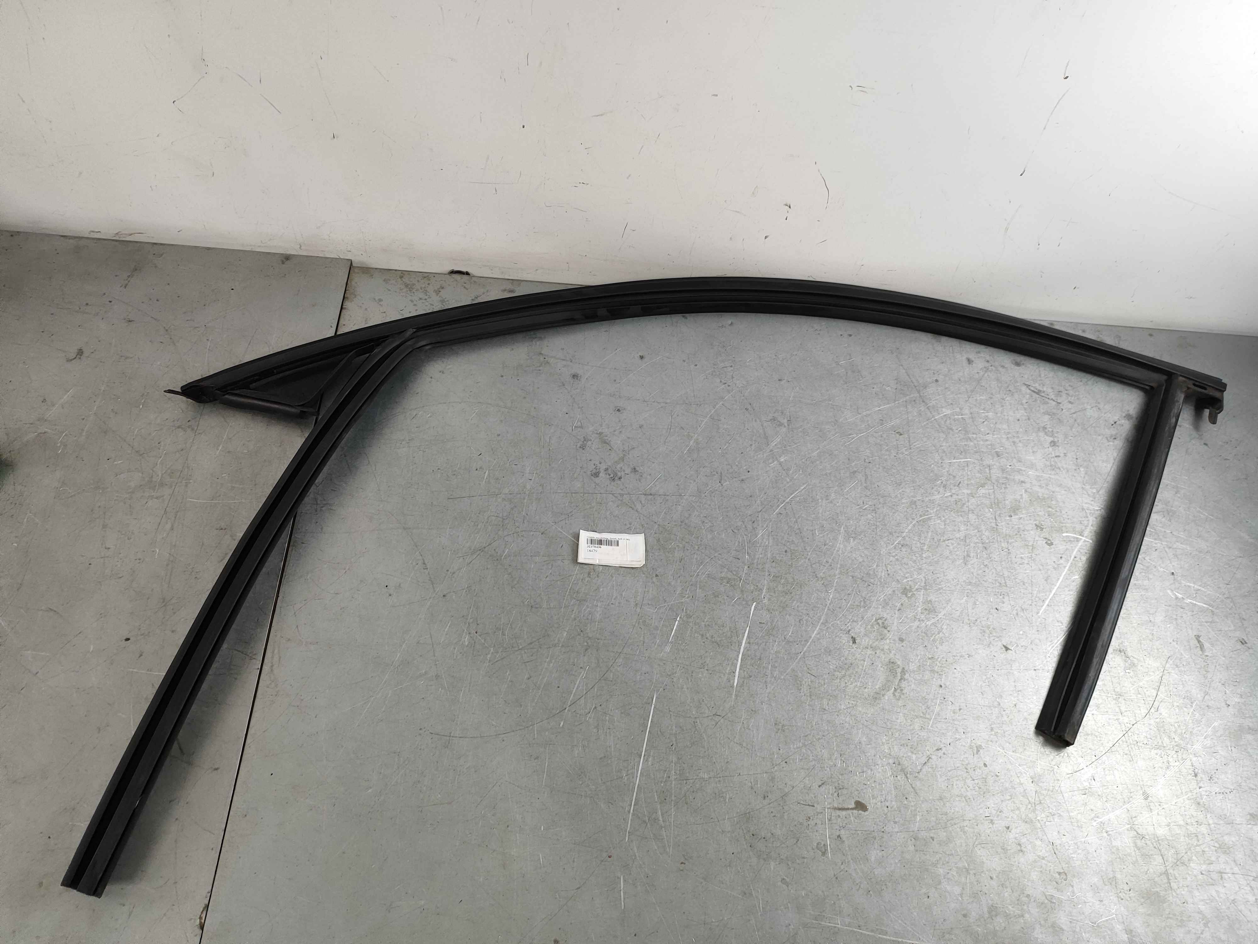 Guide moulding, front, left (C40)