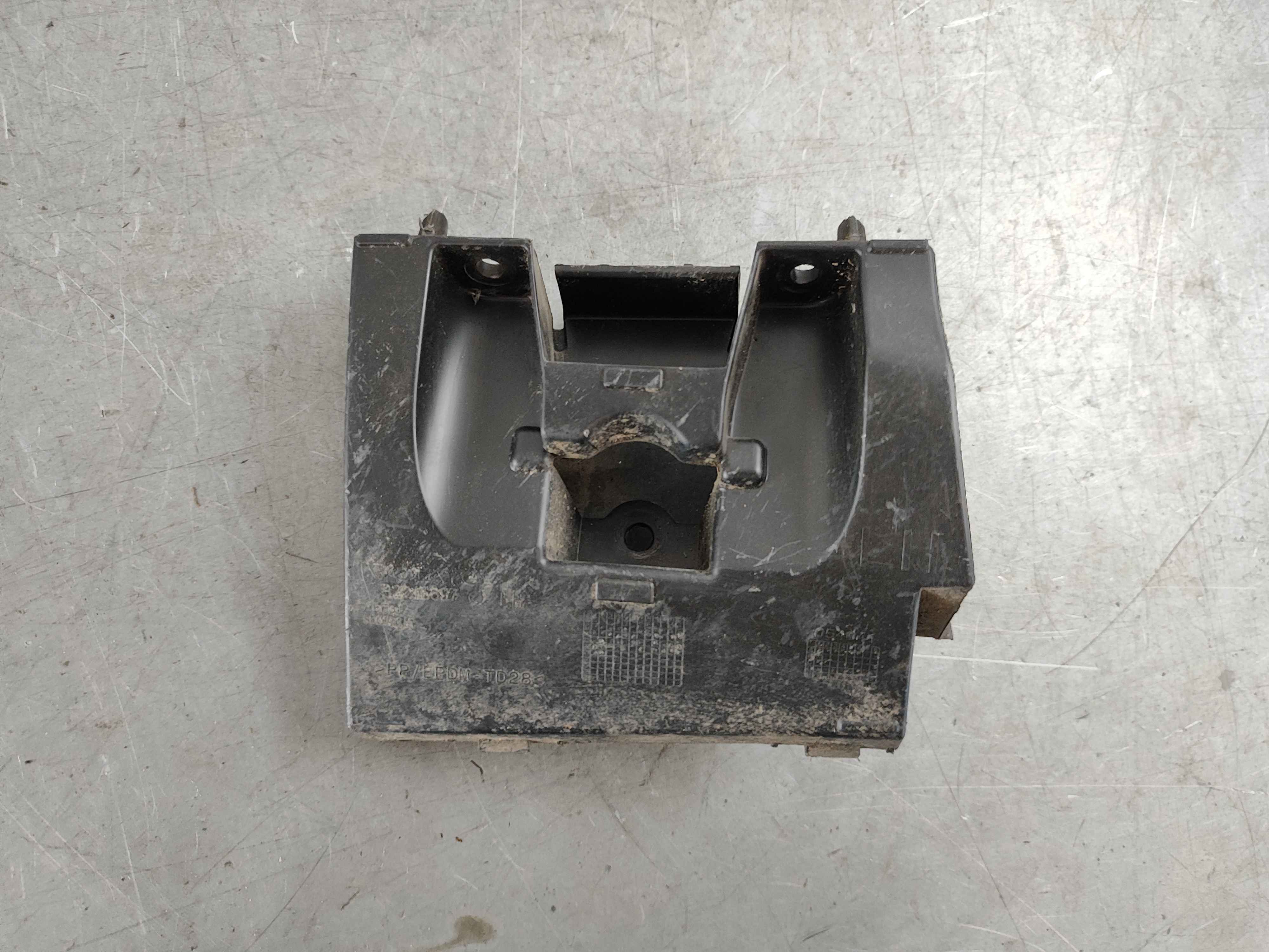Bracket, front, sill, left (XC60 (18-))