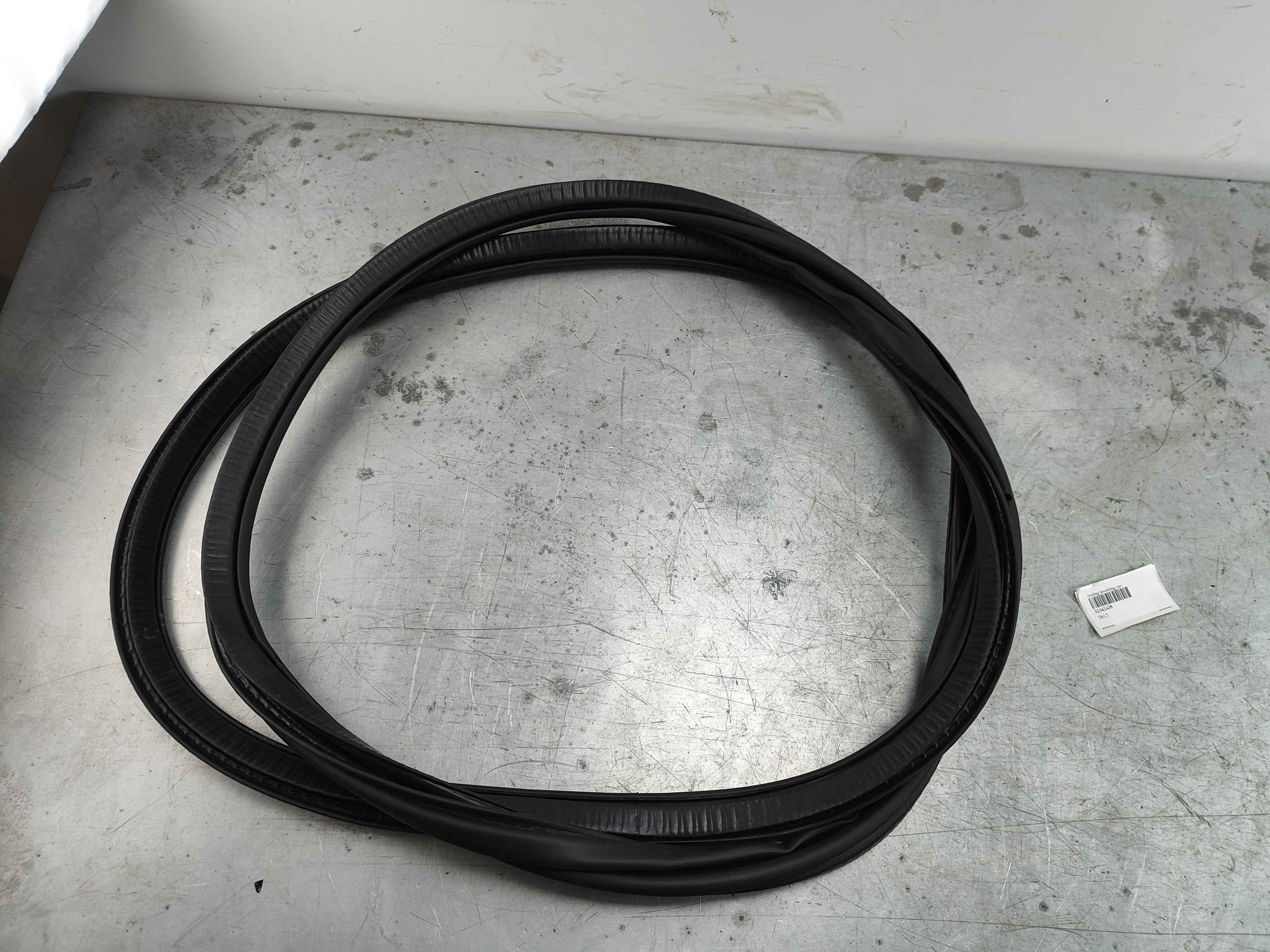 Sealing moulding car body Variant code: XE0D CH 423567- rear