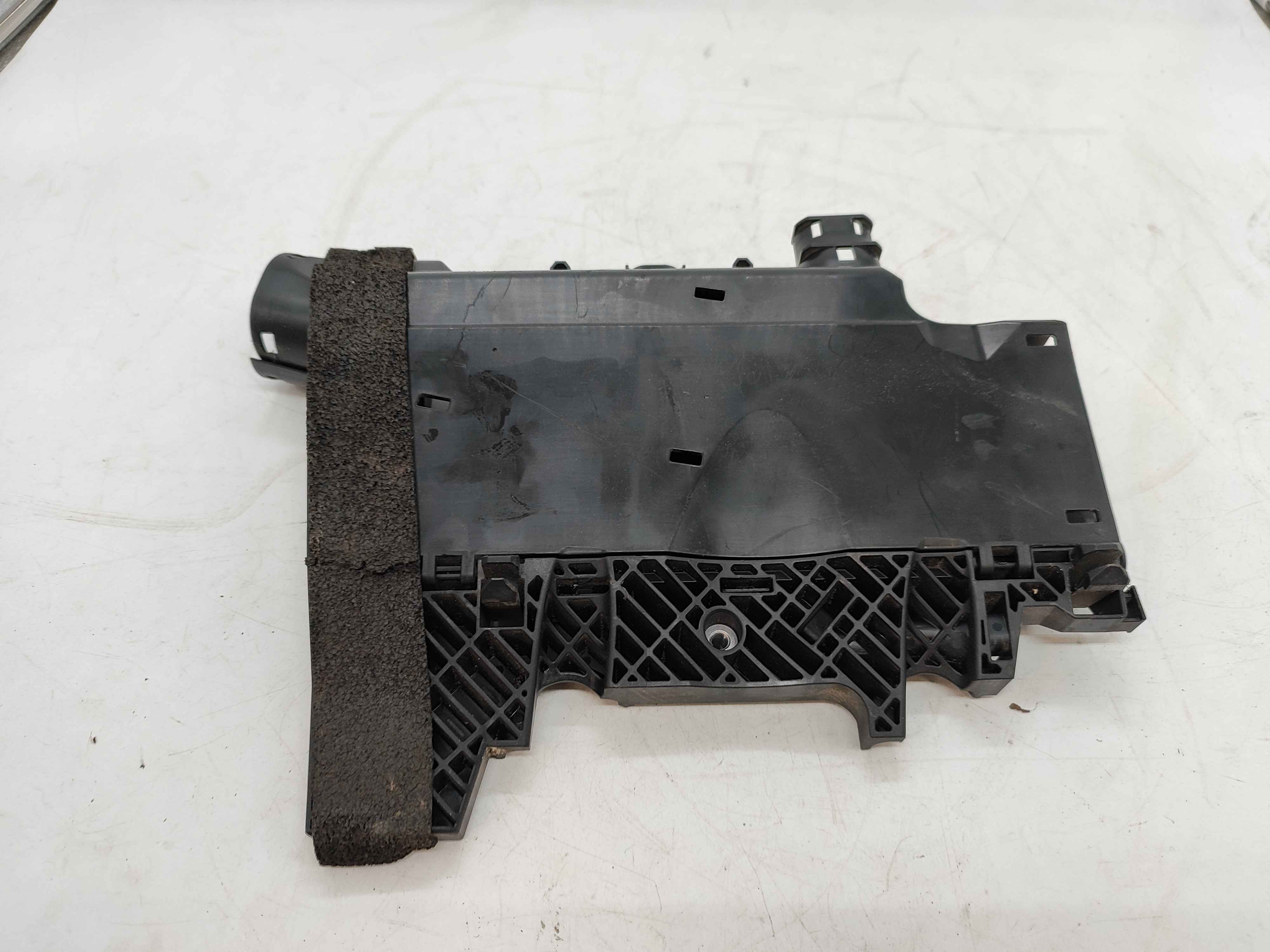 Fuse box (V60 (19-)|XC60 (18-)|S60 (19-)|V60 Cross C. (19-) )