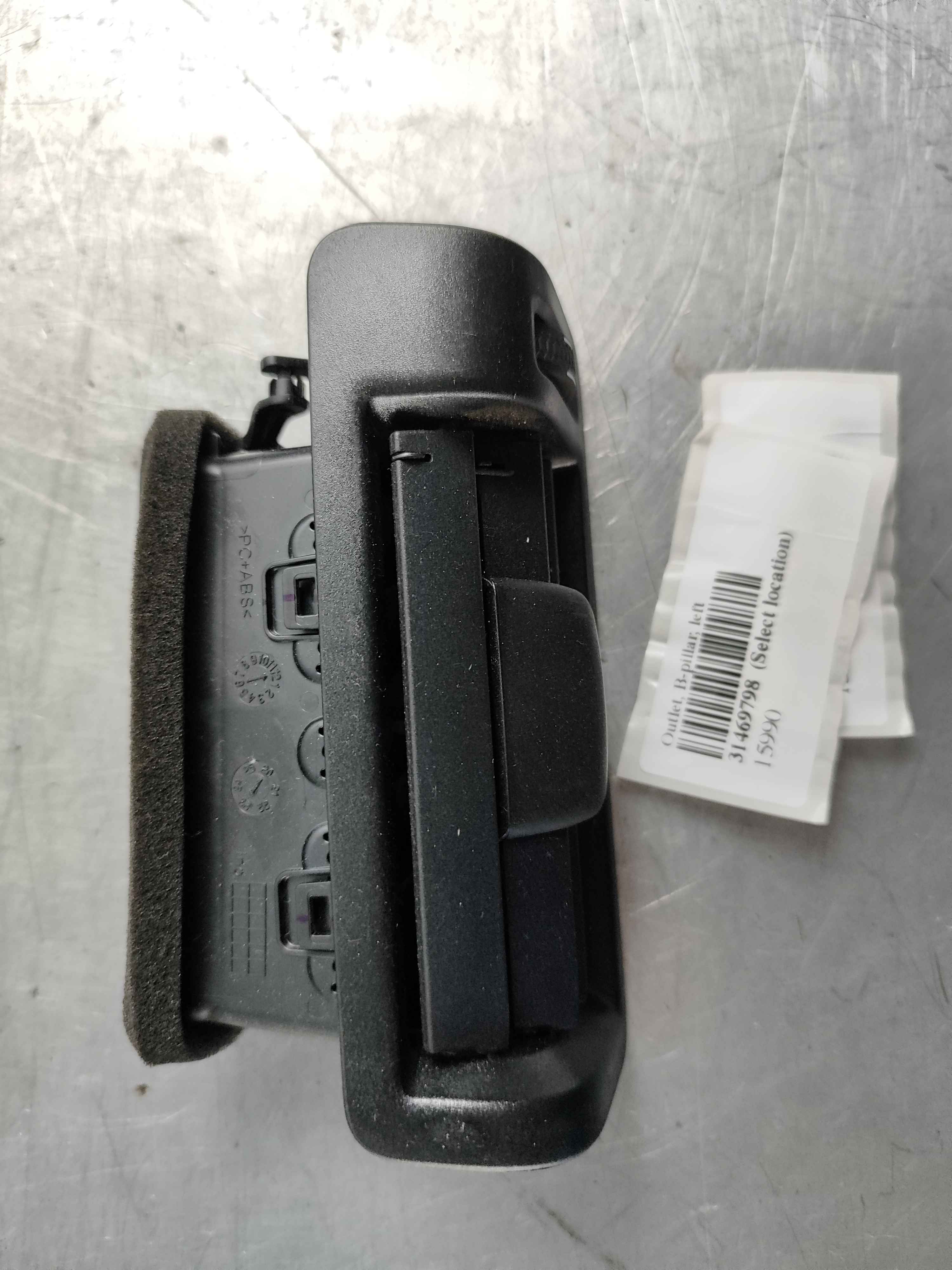 Outlet, B-pillar, left