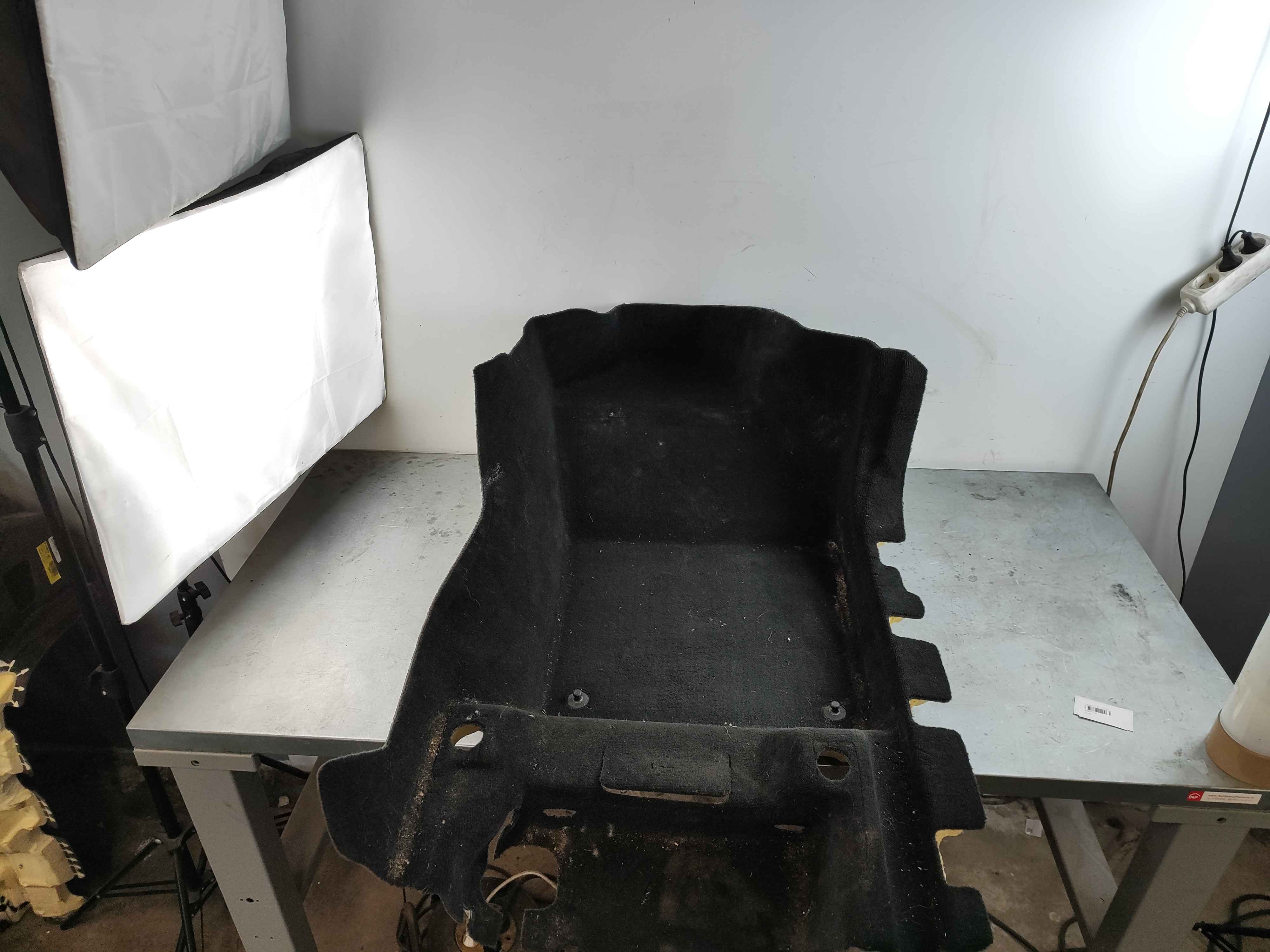 Carpet FC 21; CH -670001 FC 25; CH -670001 FC 36; CH -670009 right charcoal Interior code: RXXX UXXX