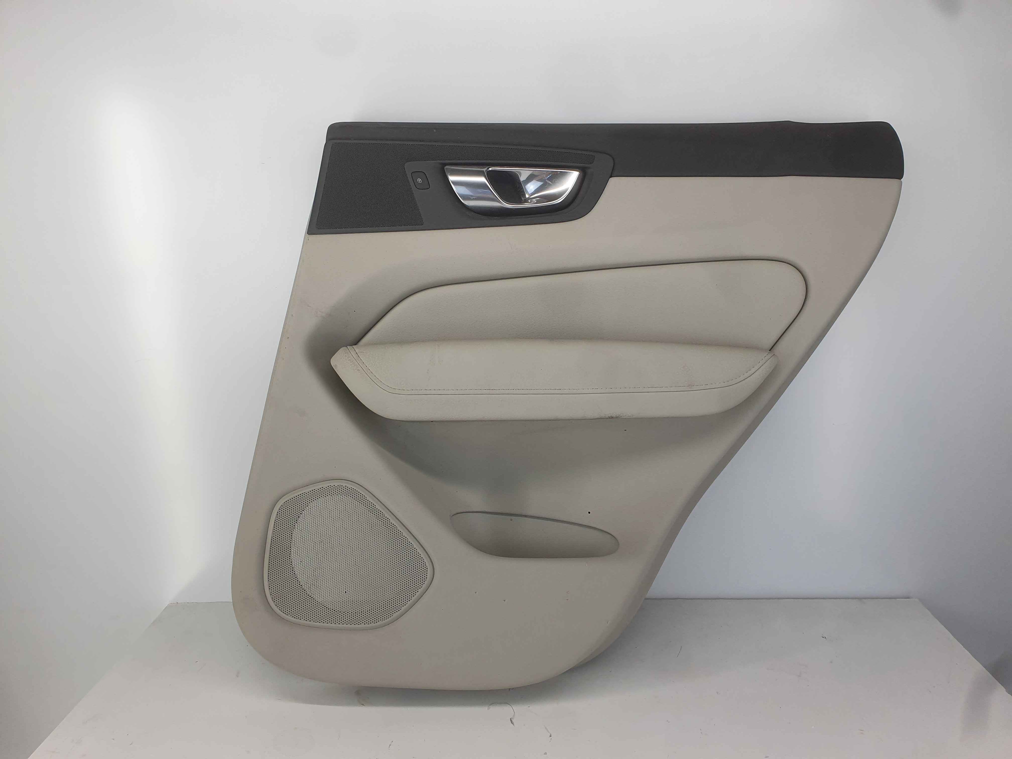 Door panel, right, Interior code: UA00, UA01, WA00, UE00, XC60 (18-)