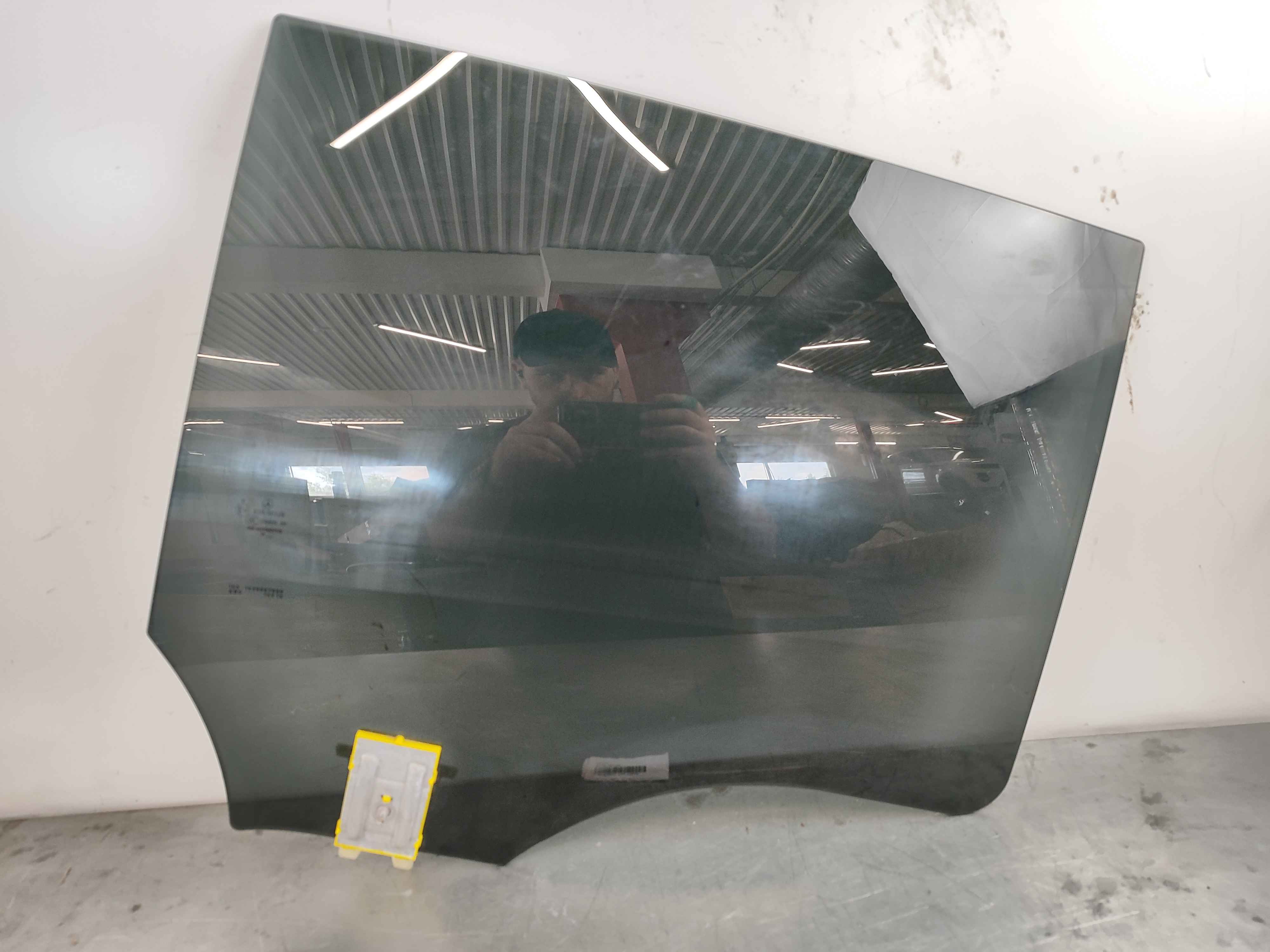 Side Window Pane Tinted