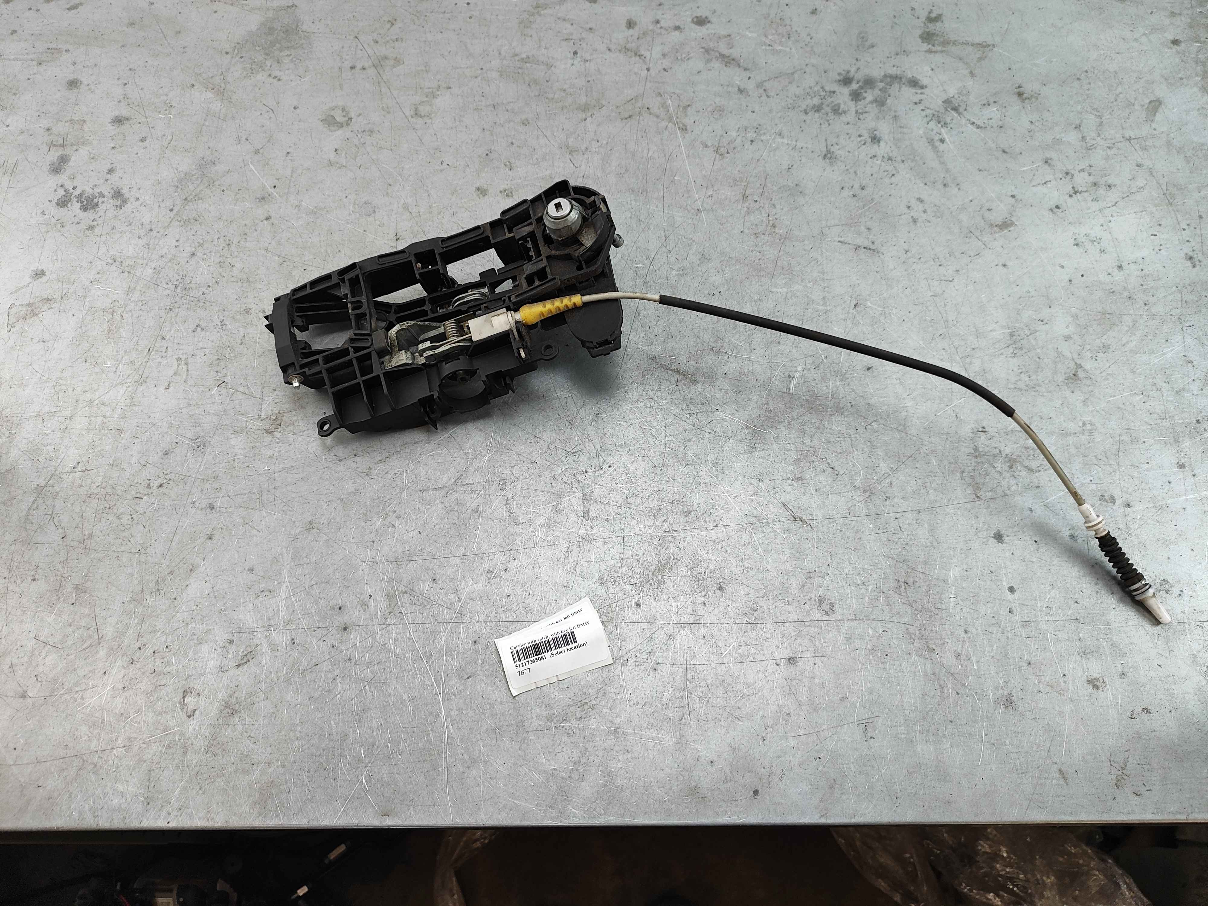 Carrier with catch, with key left BMW