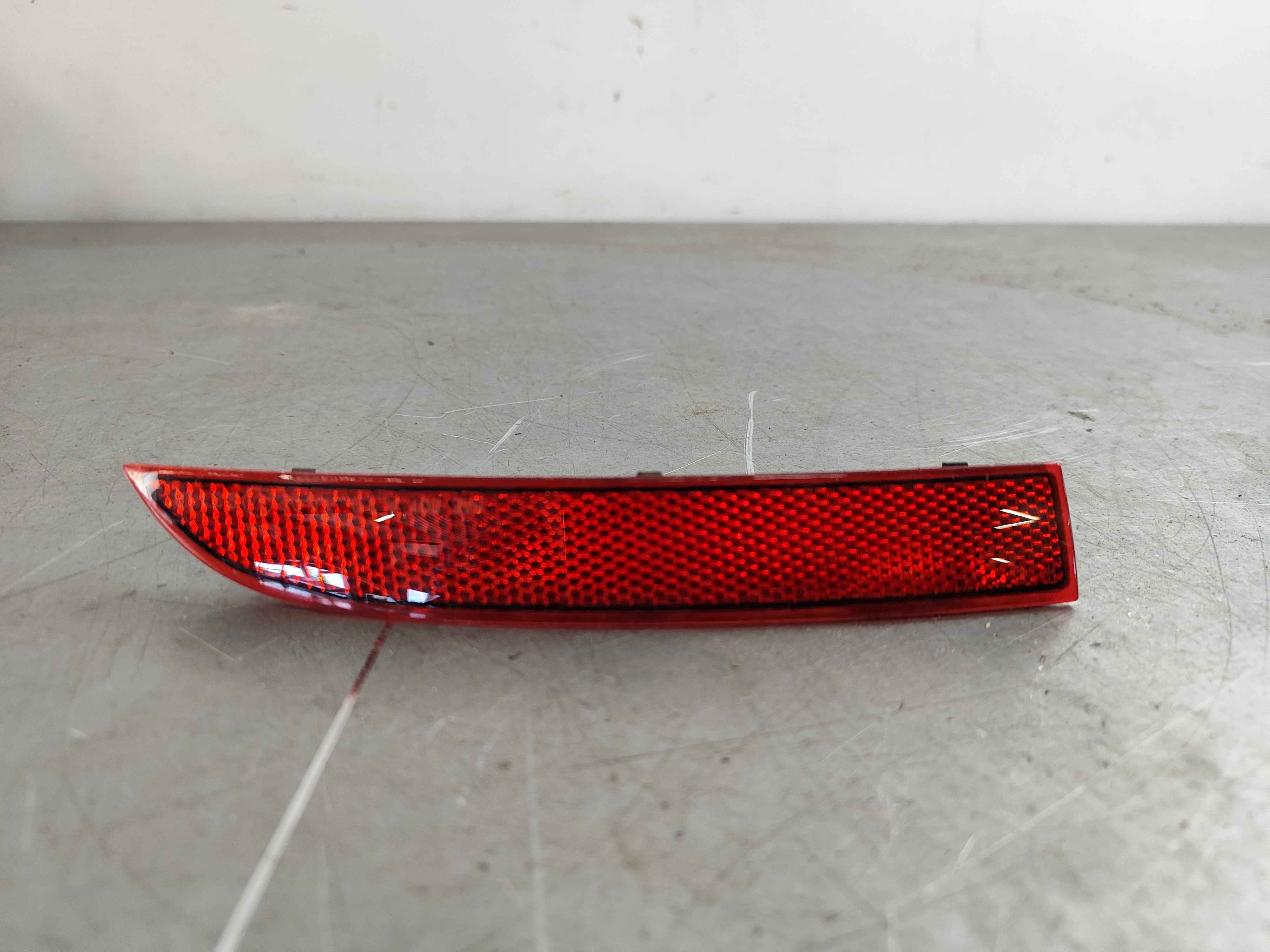 Rear light reflector