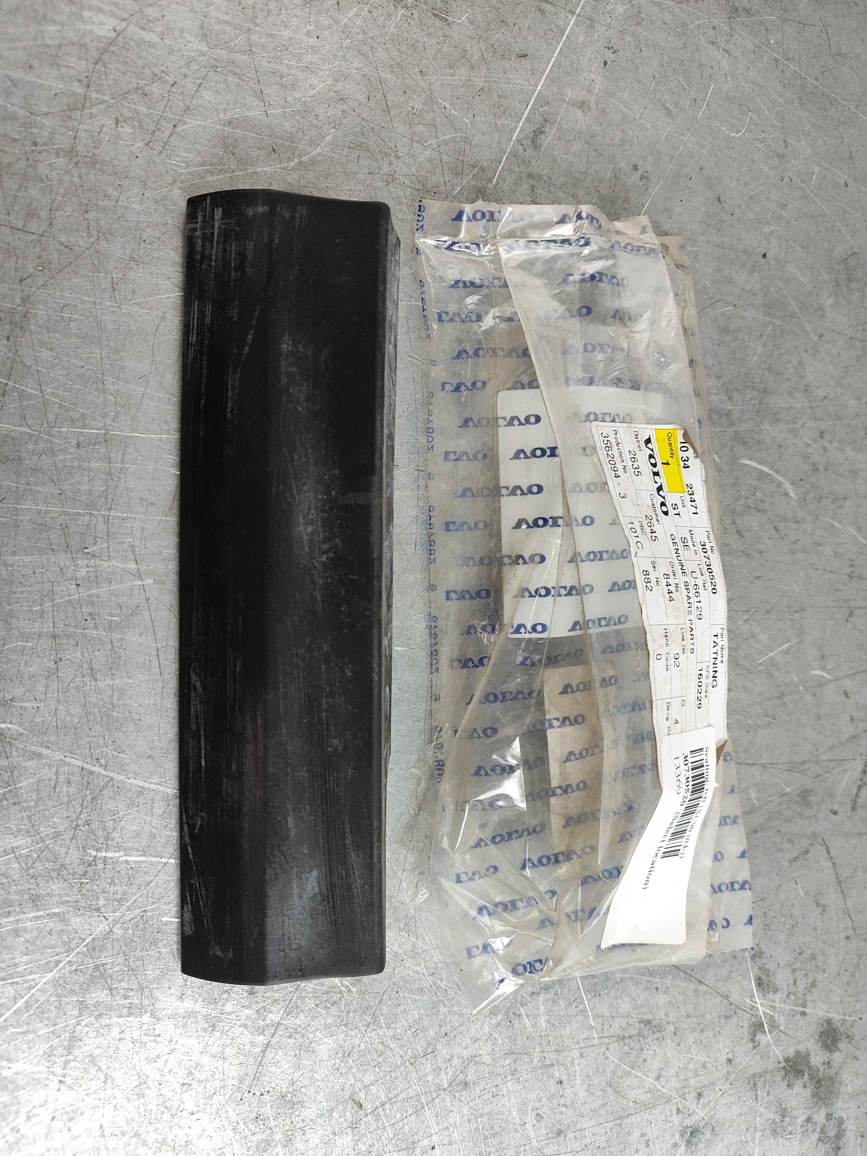 Sealing, left (XC90 (03-))