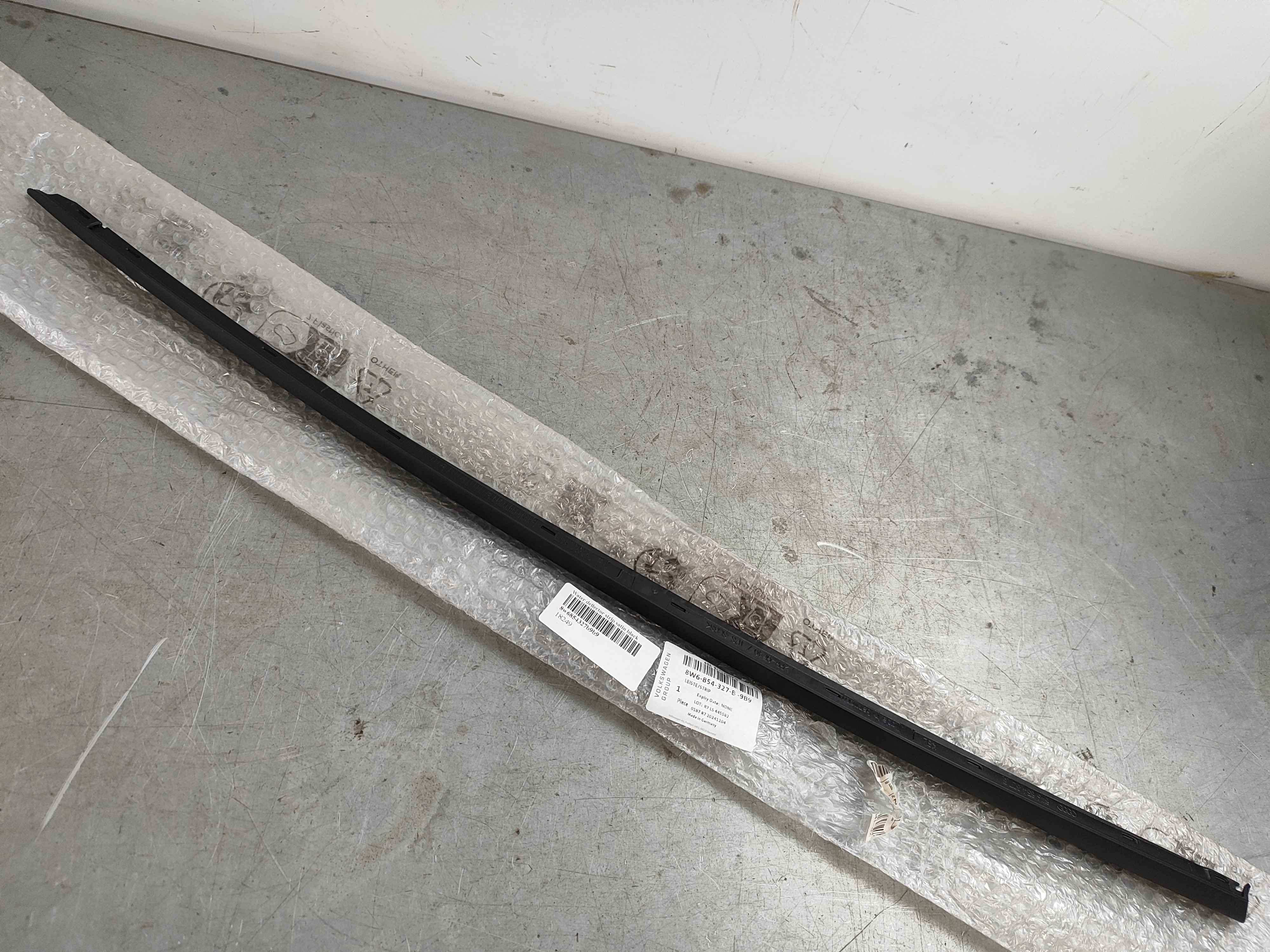 Water deflector strip satin black