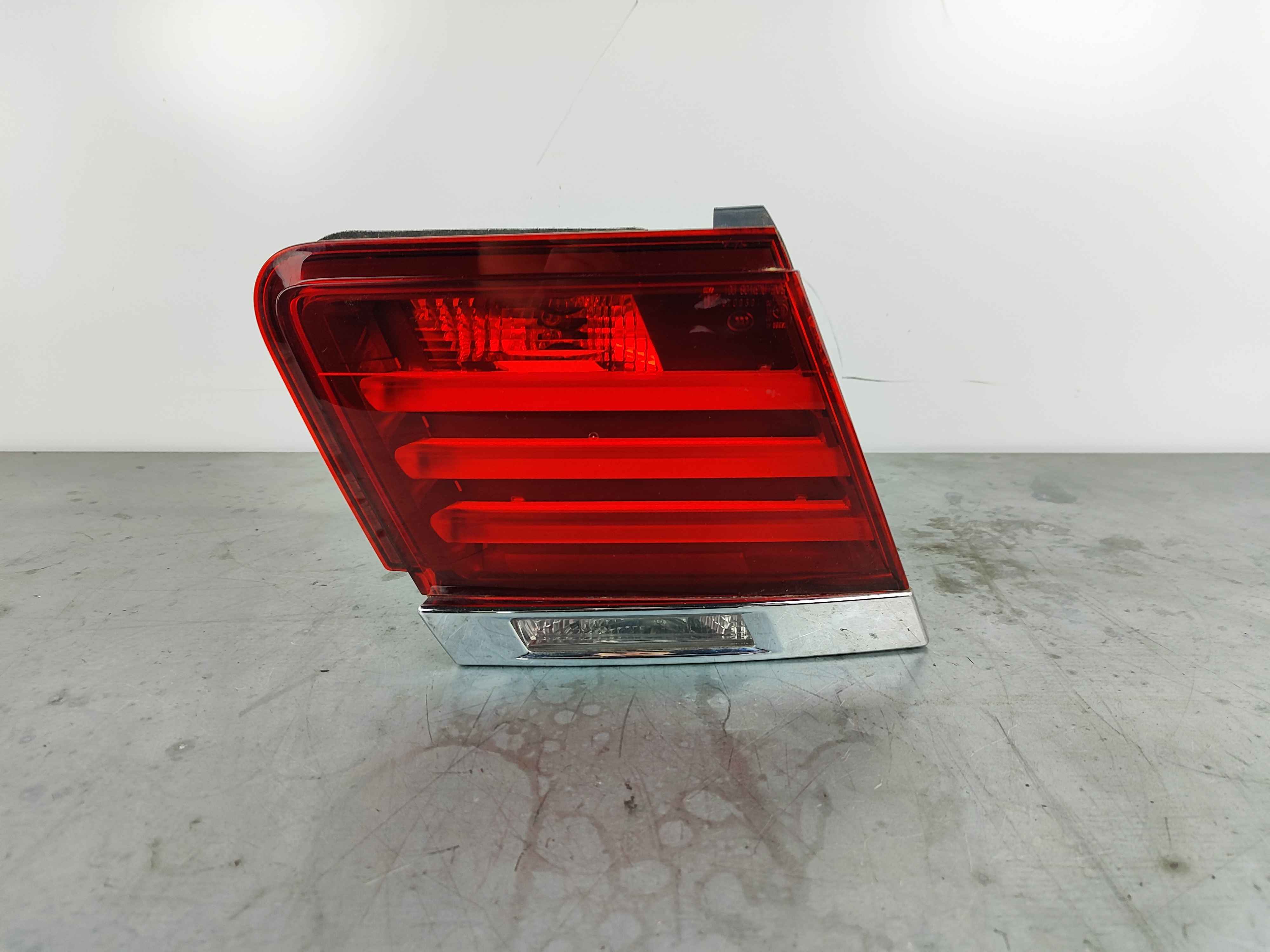 Rear light in trunk lid, left BMW