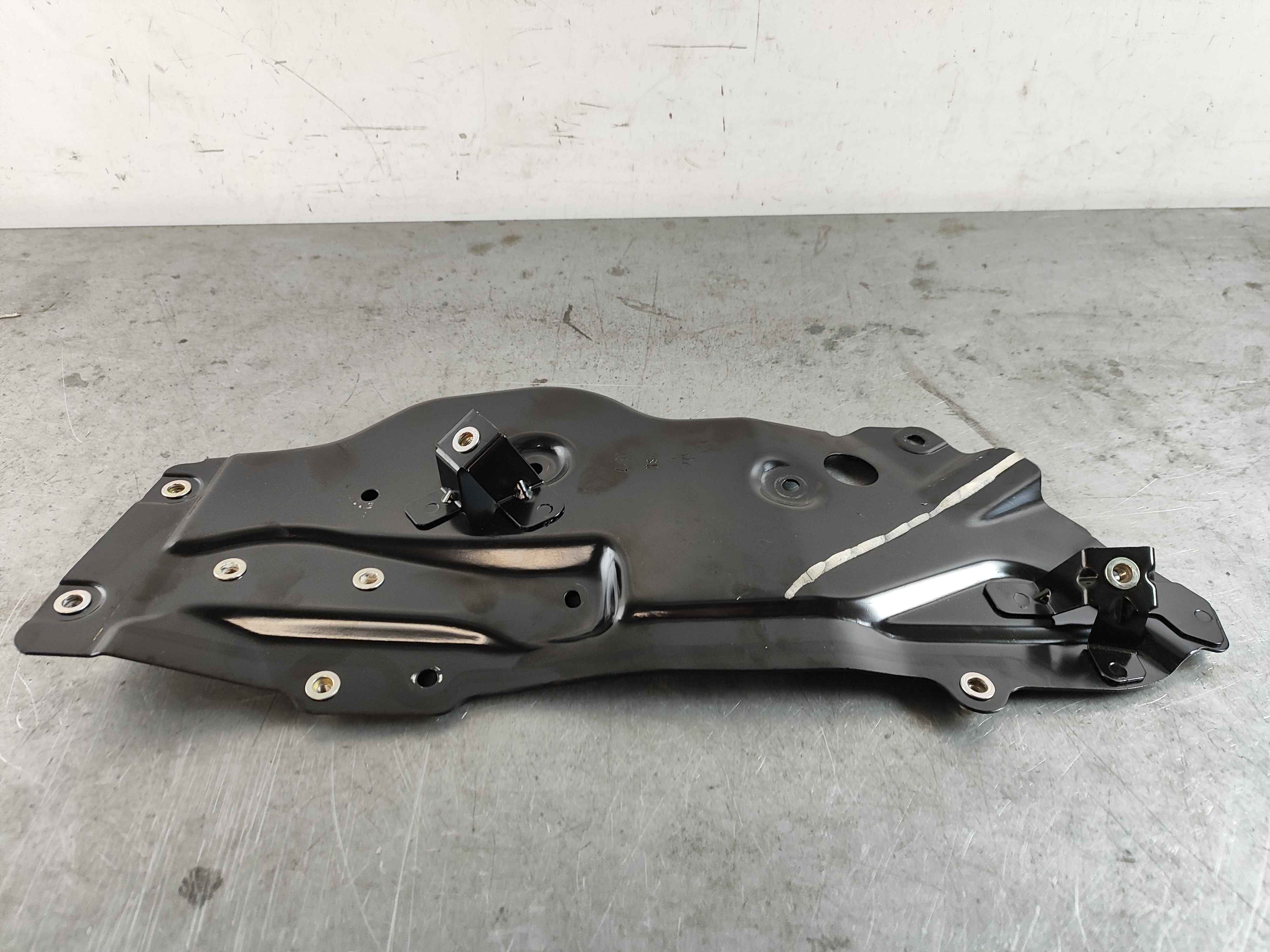 Lh rear door central reinfor