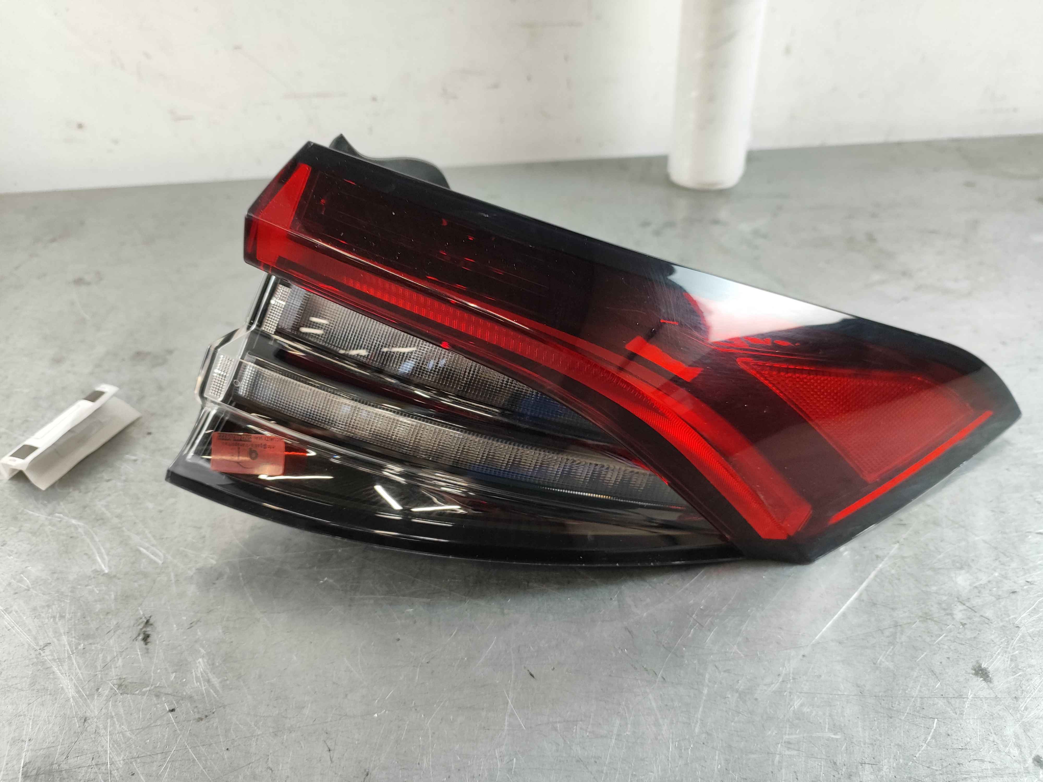 Rh taillight fixed side