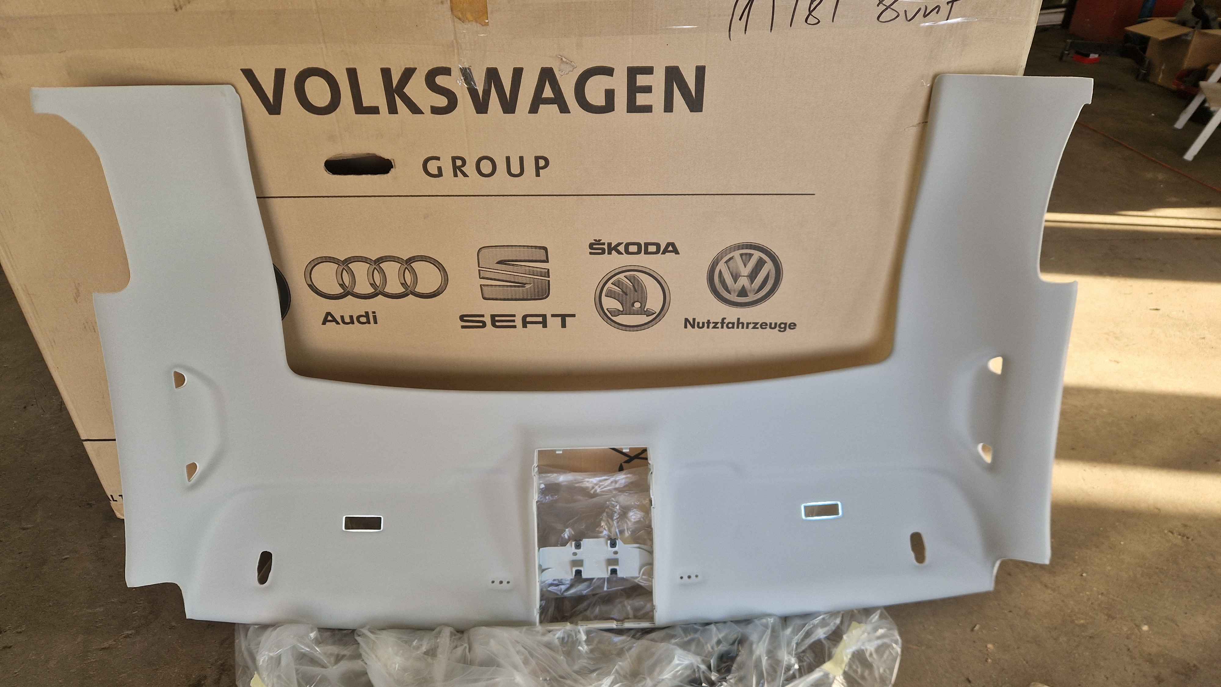 Moulded headliner Volkswagen 7H Campmobile 7E