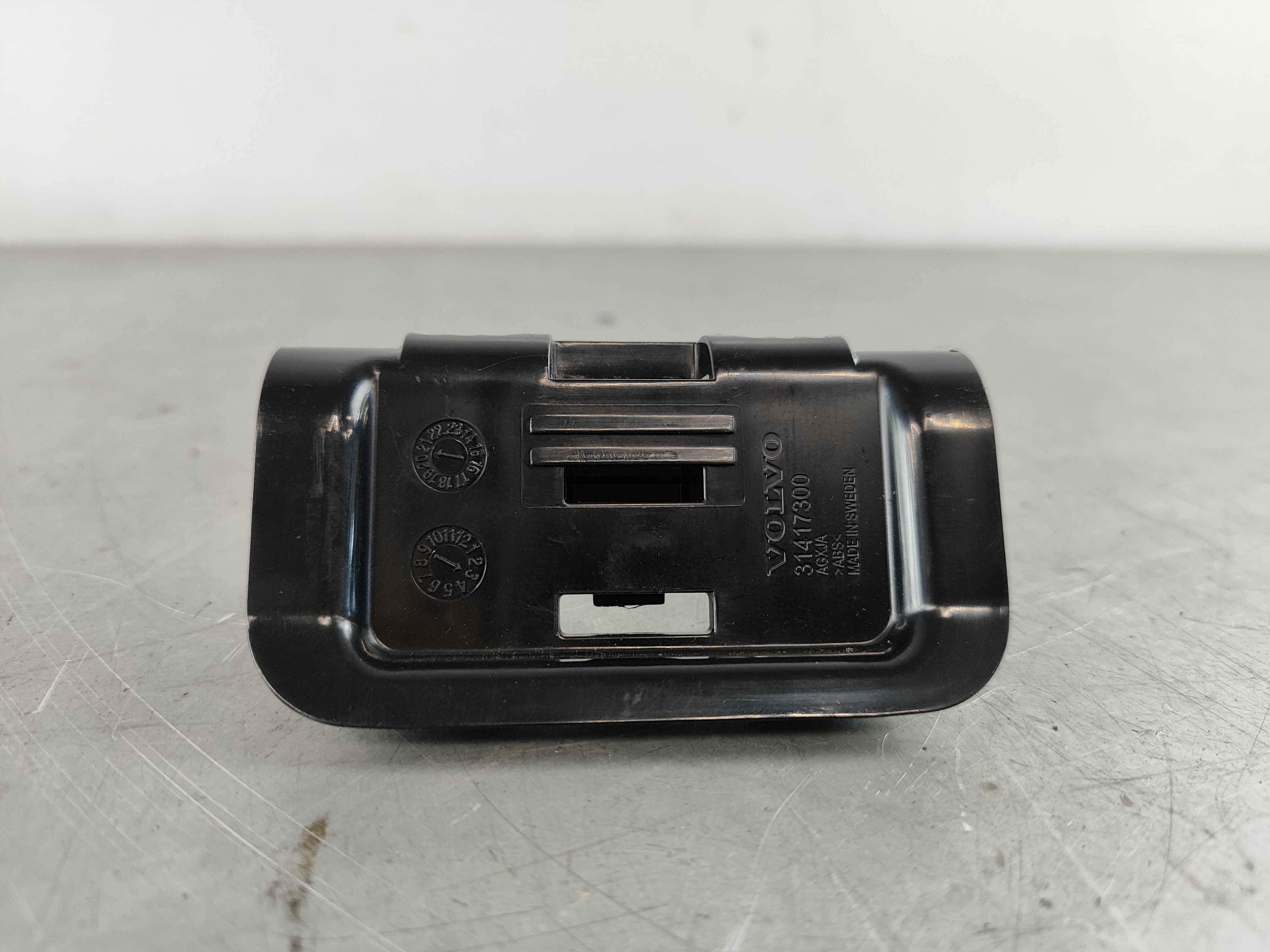 Bracket, centre