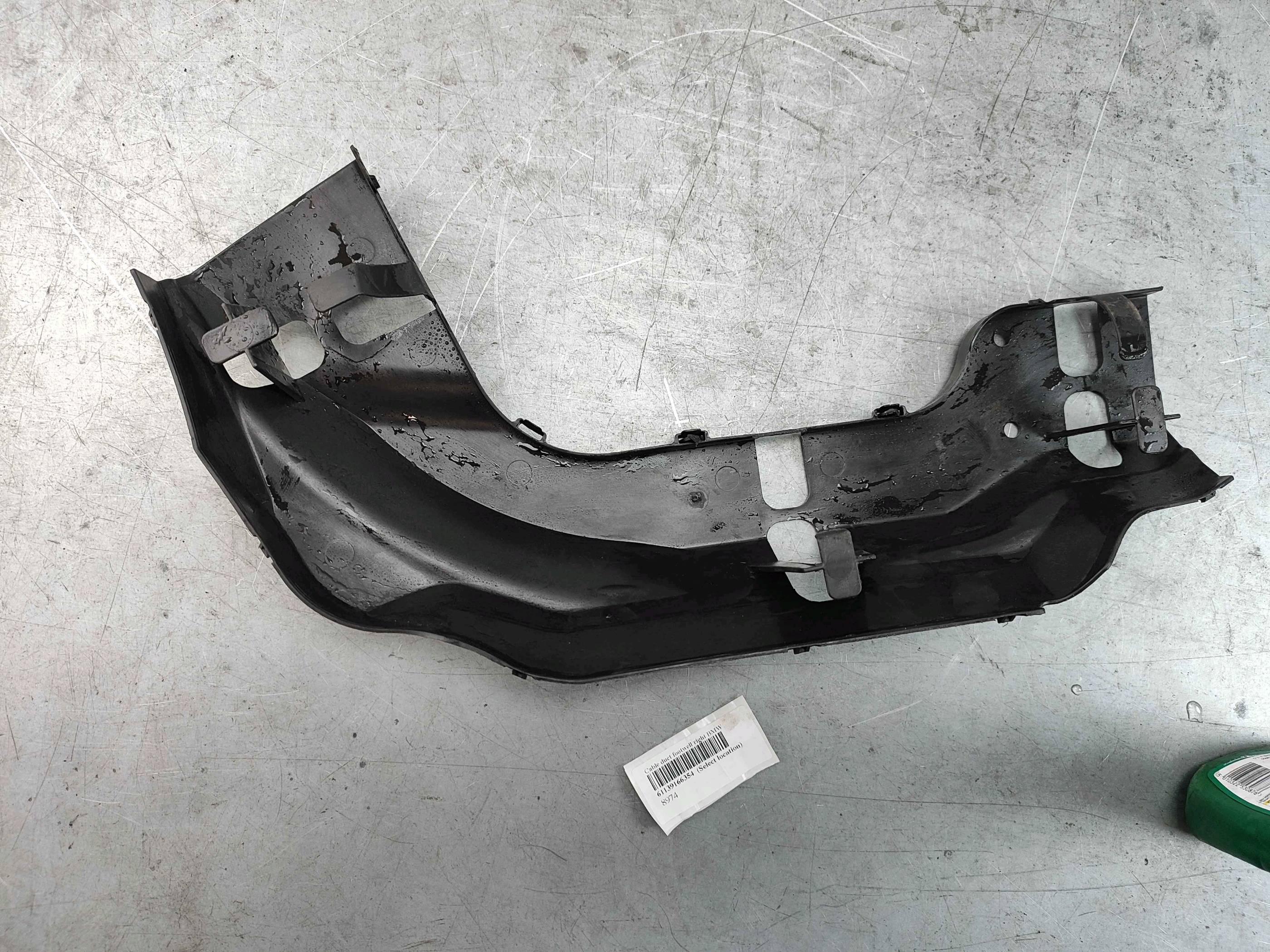 Cable duct footwell right BMW