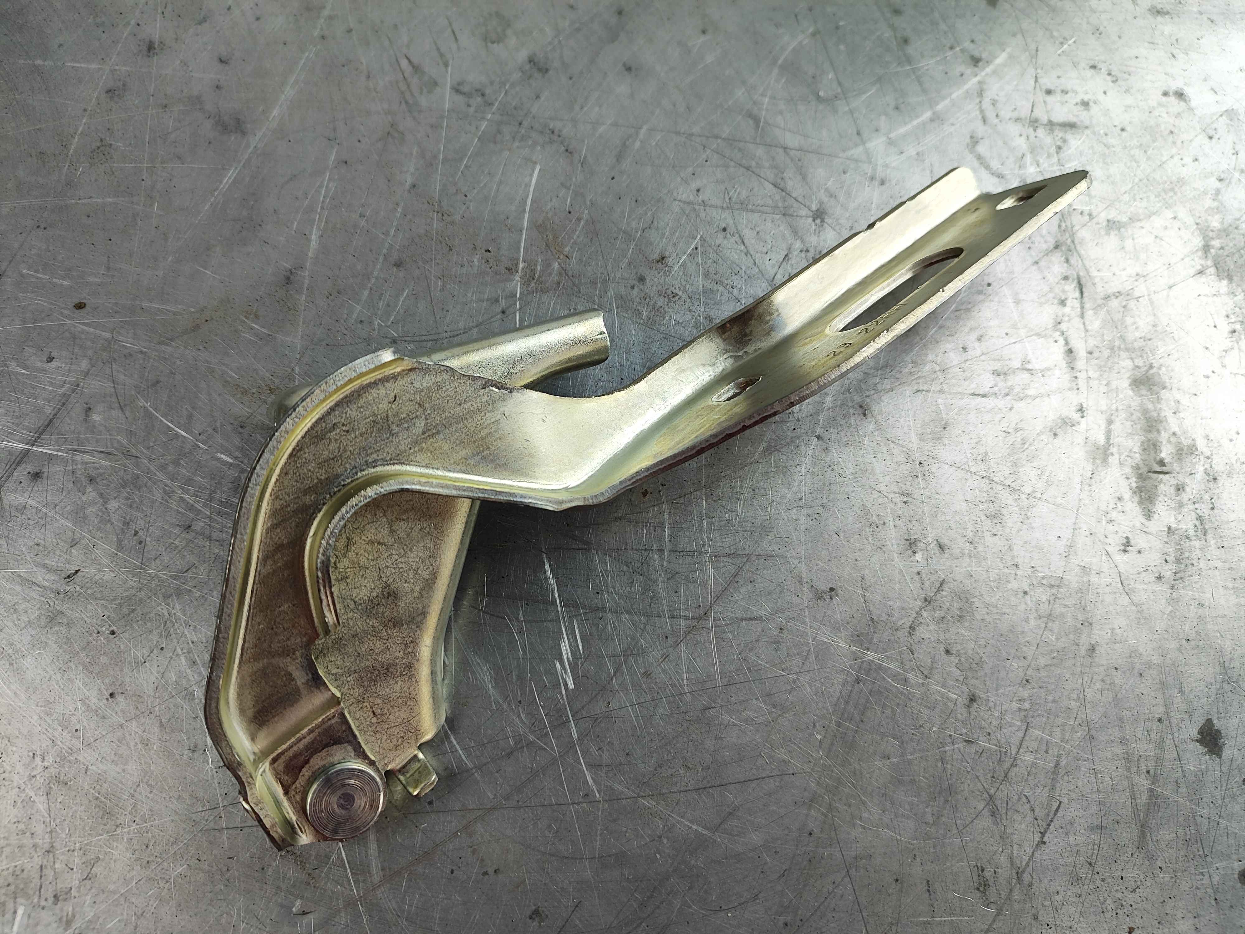 Lid hinge