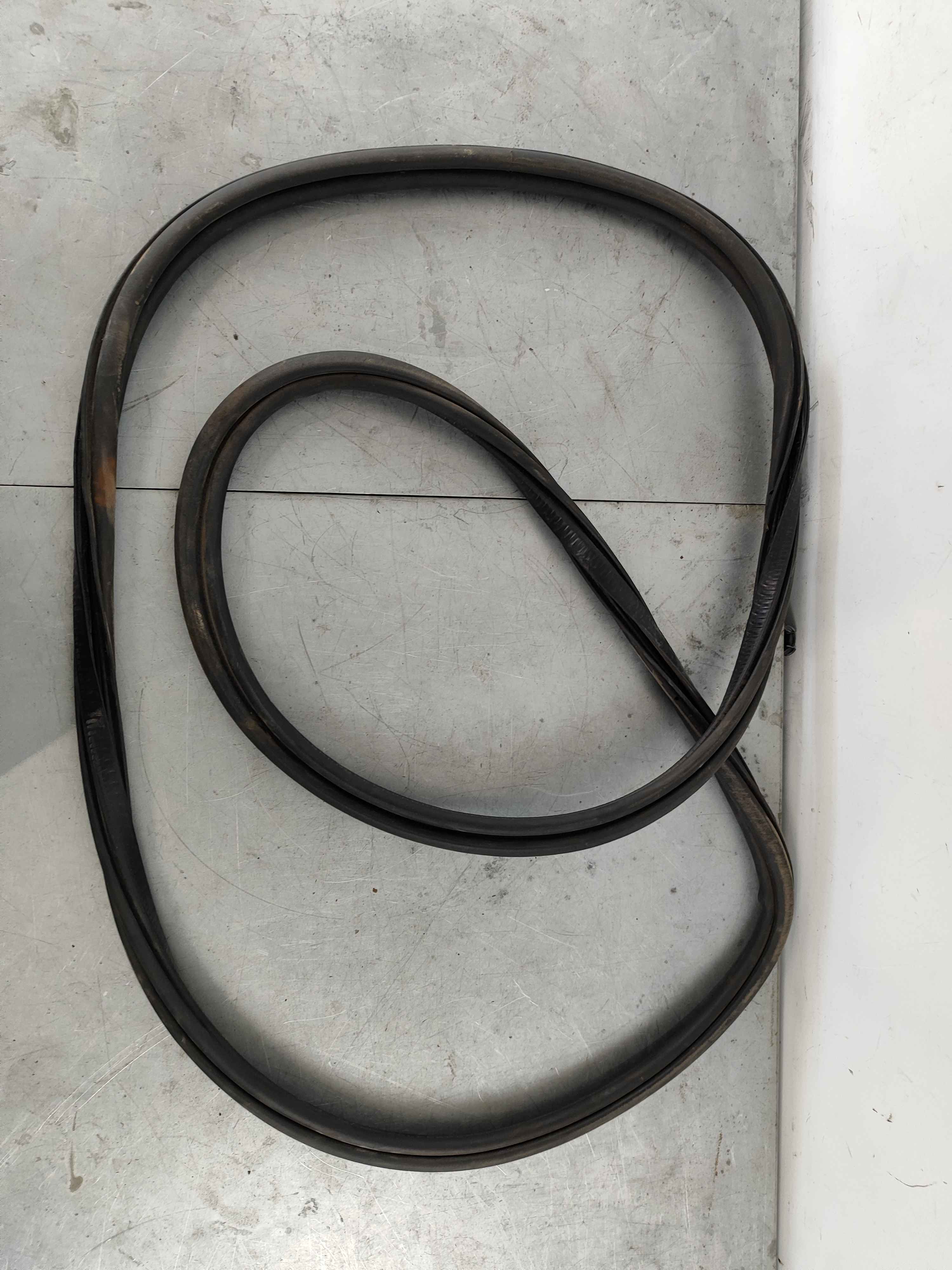 Sealing moulding, car body, rear (XC90 (16-))
