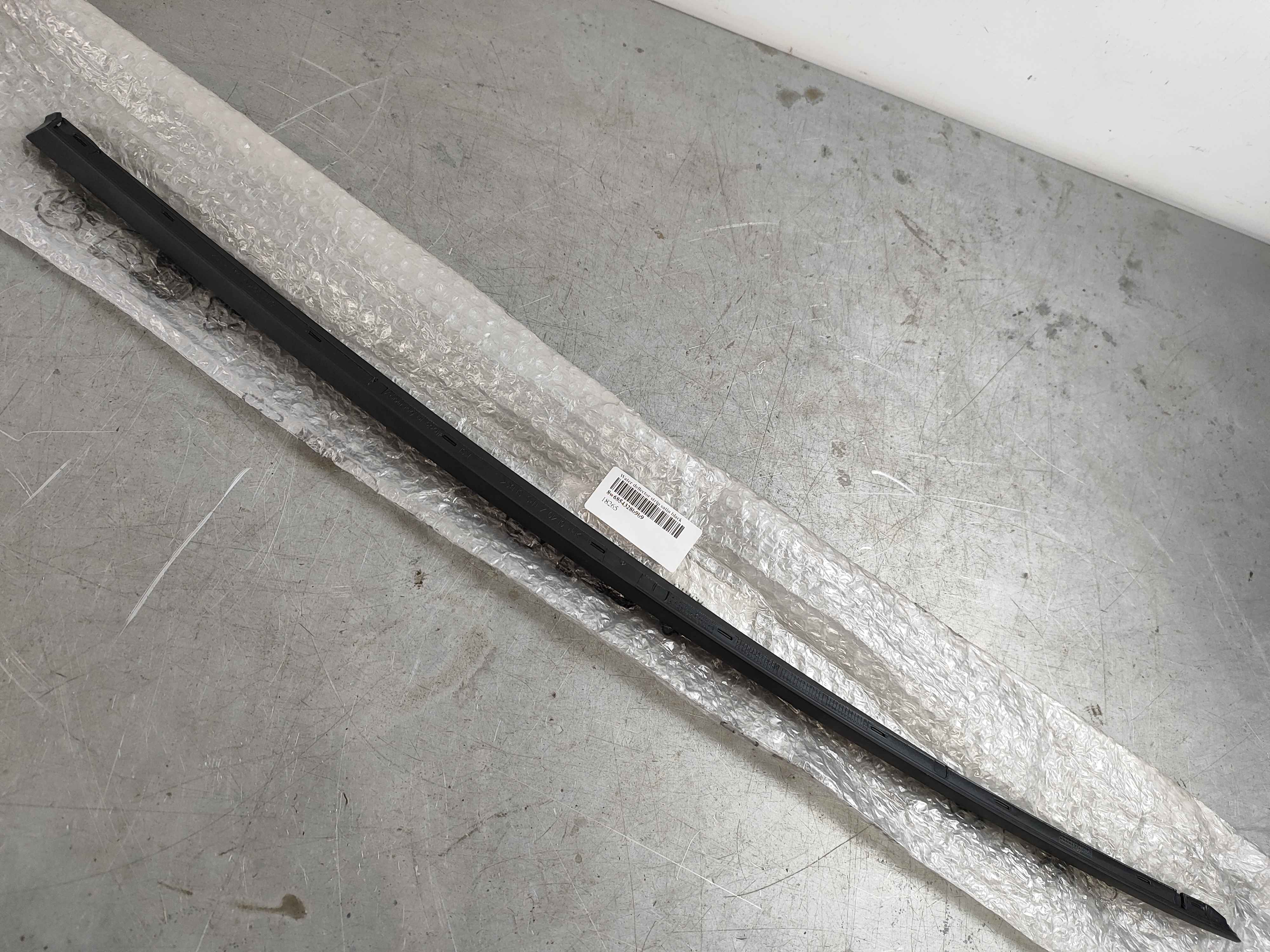 Water deflector strip satin black
