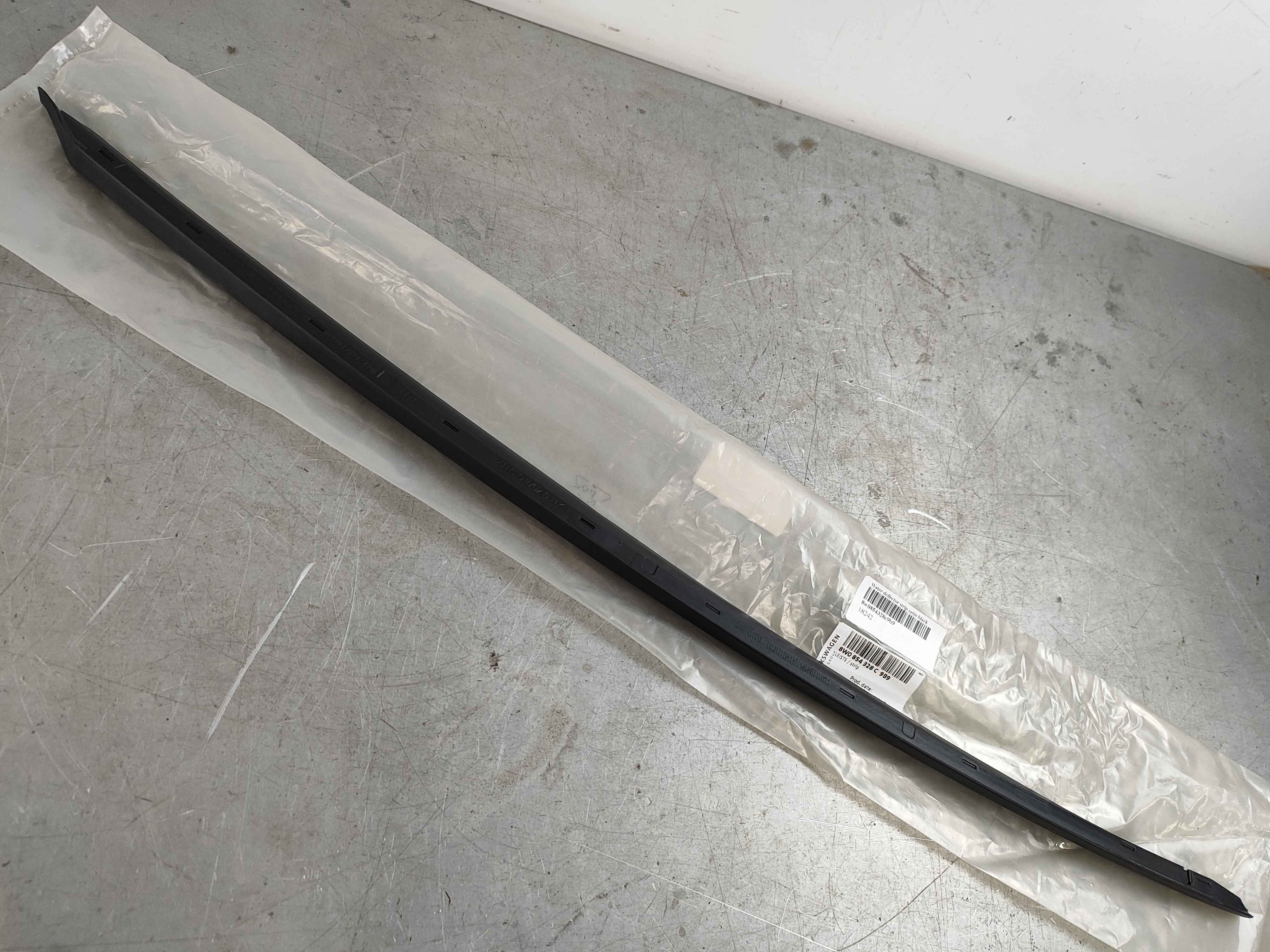Water deflector strip satin black