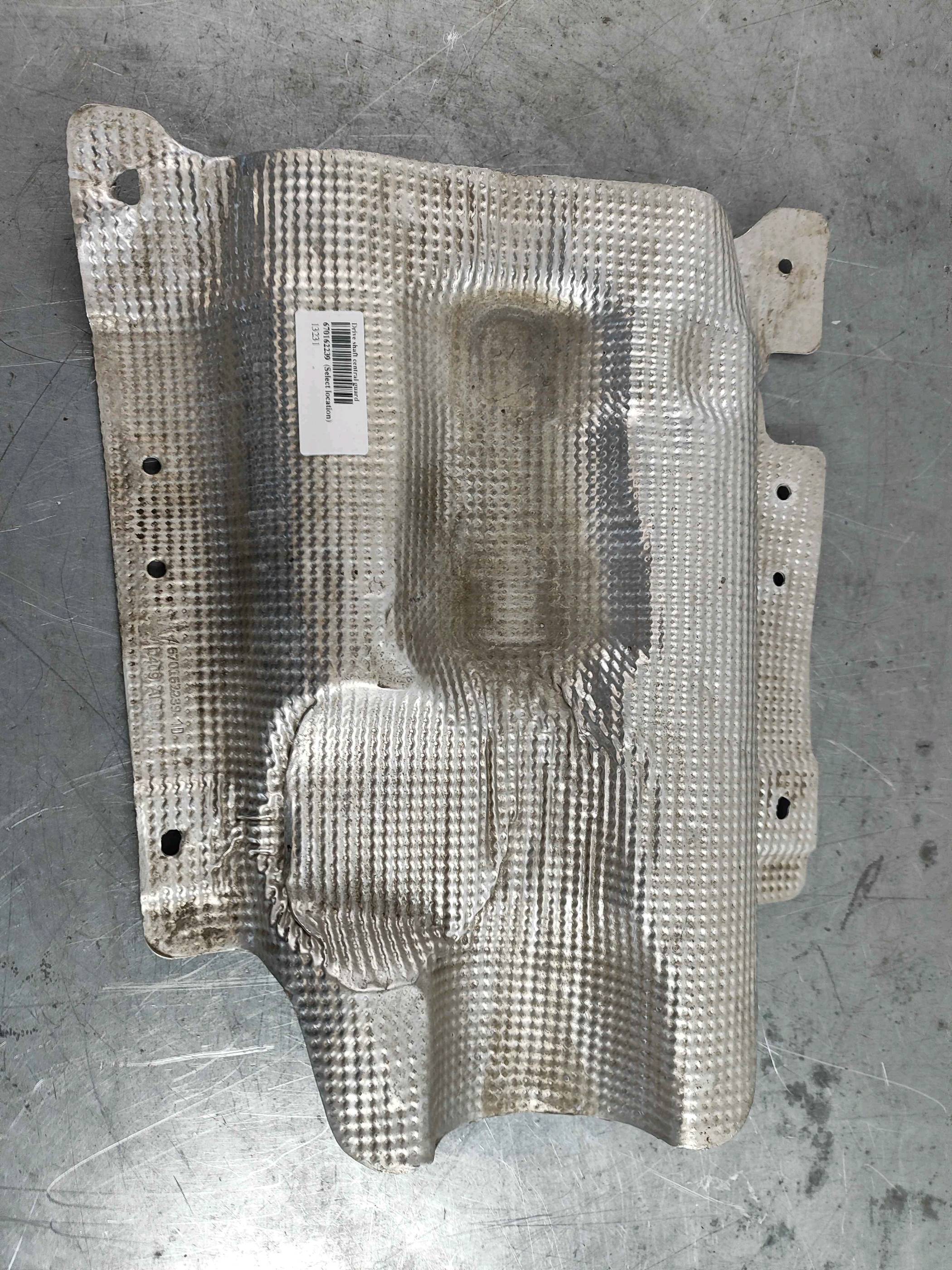 Drive shaft central guard