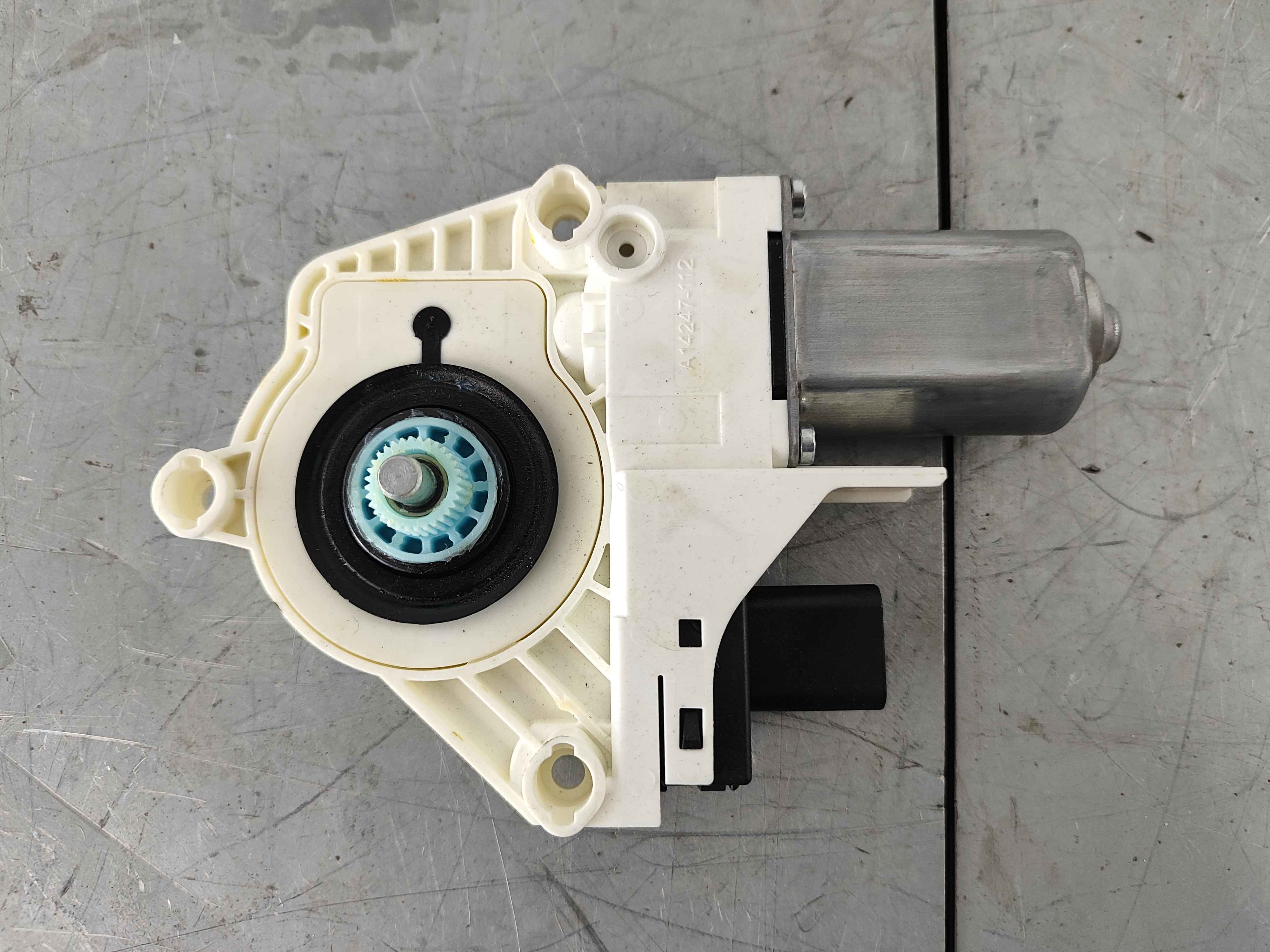 Tesla g03483101