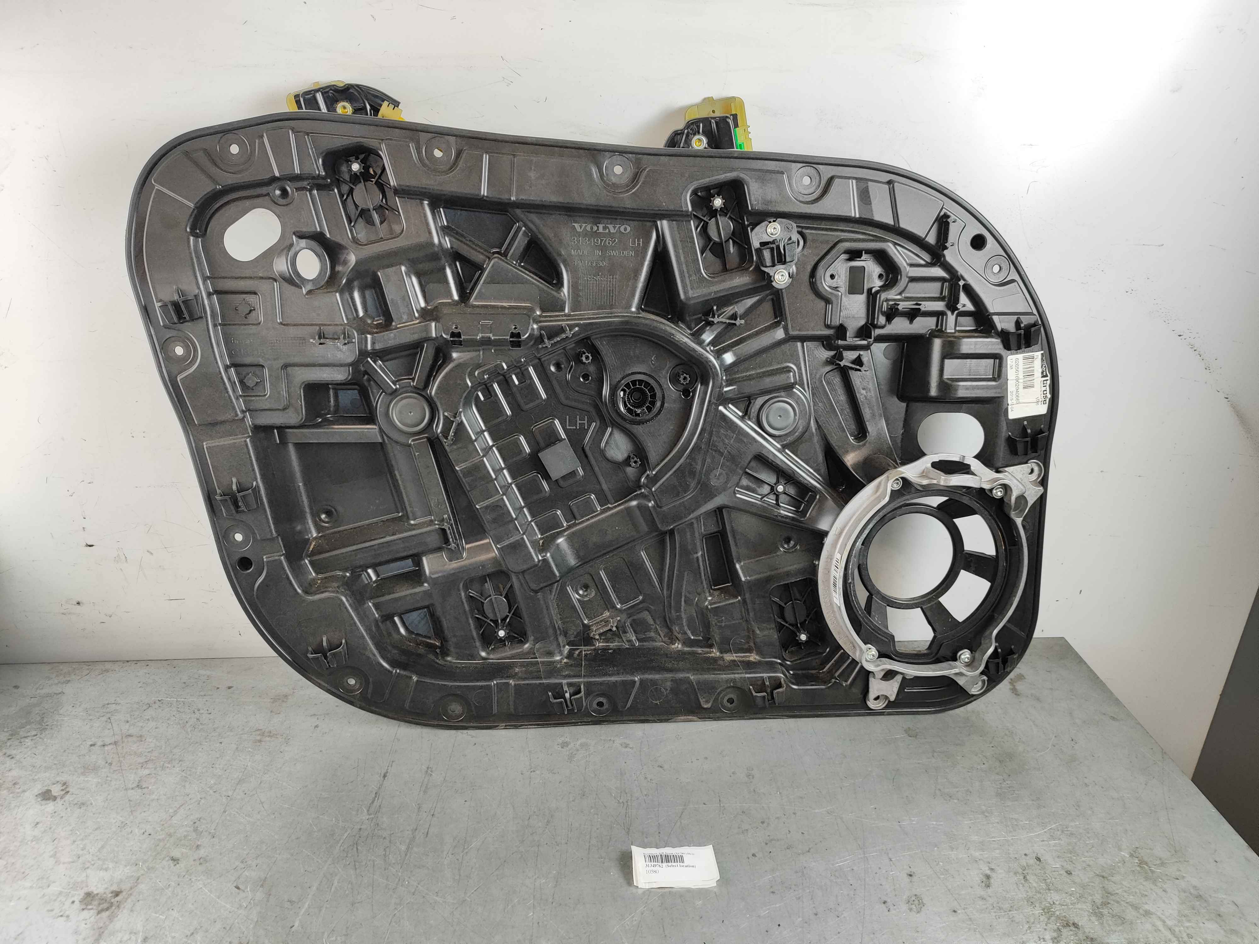 Retainer, left front (XC90 (16-))