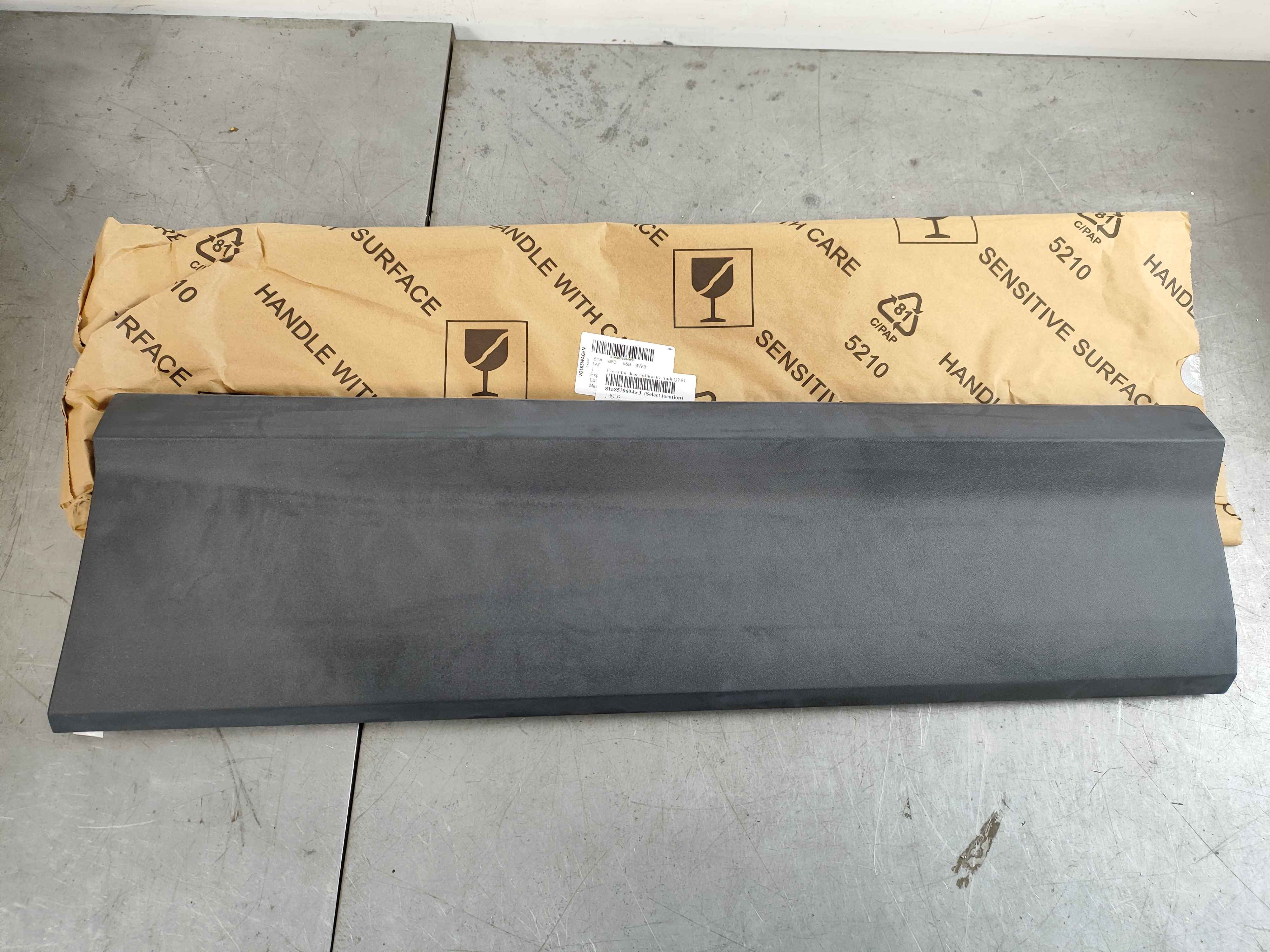 Cover for door anthracite Audi Q2 81