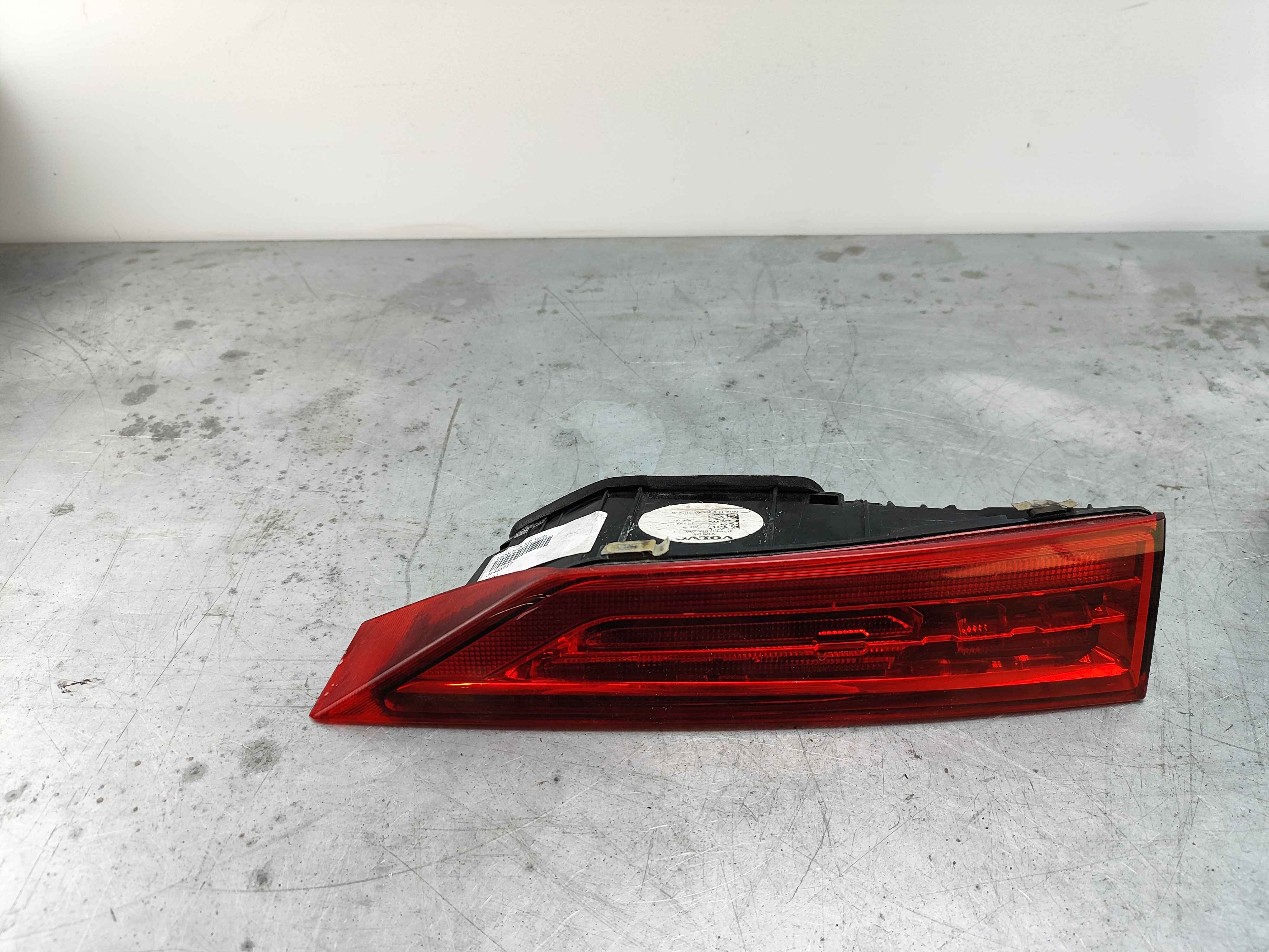 Lamp body left Variant code: C101 and XE0D