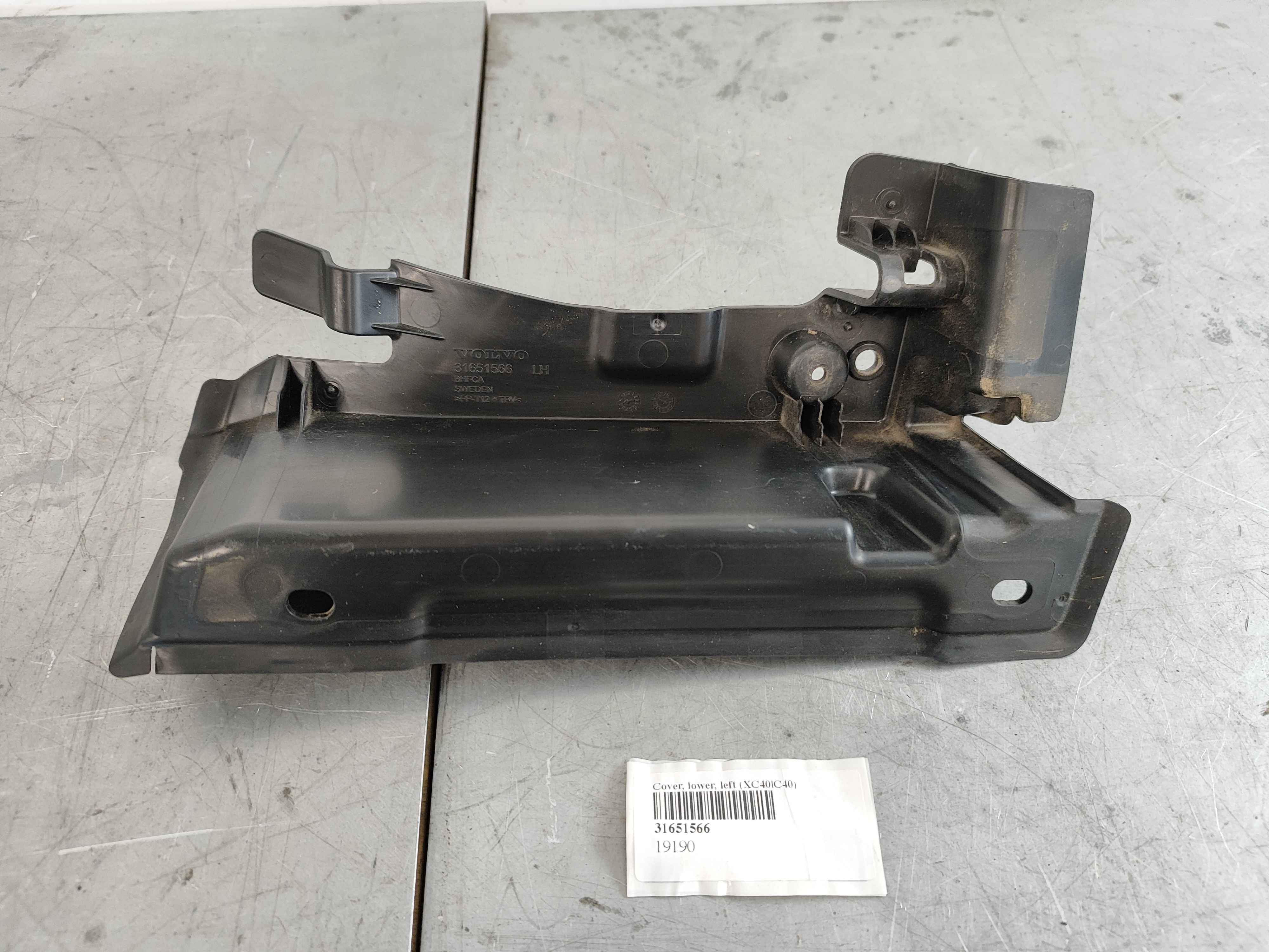 Cover, lower, left (XC40|C40)