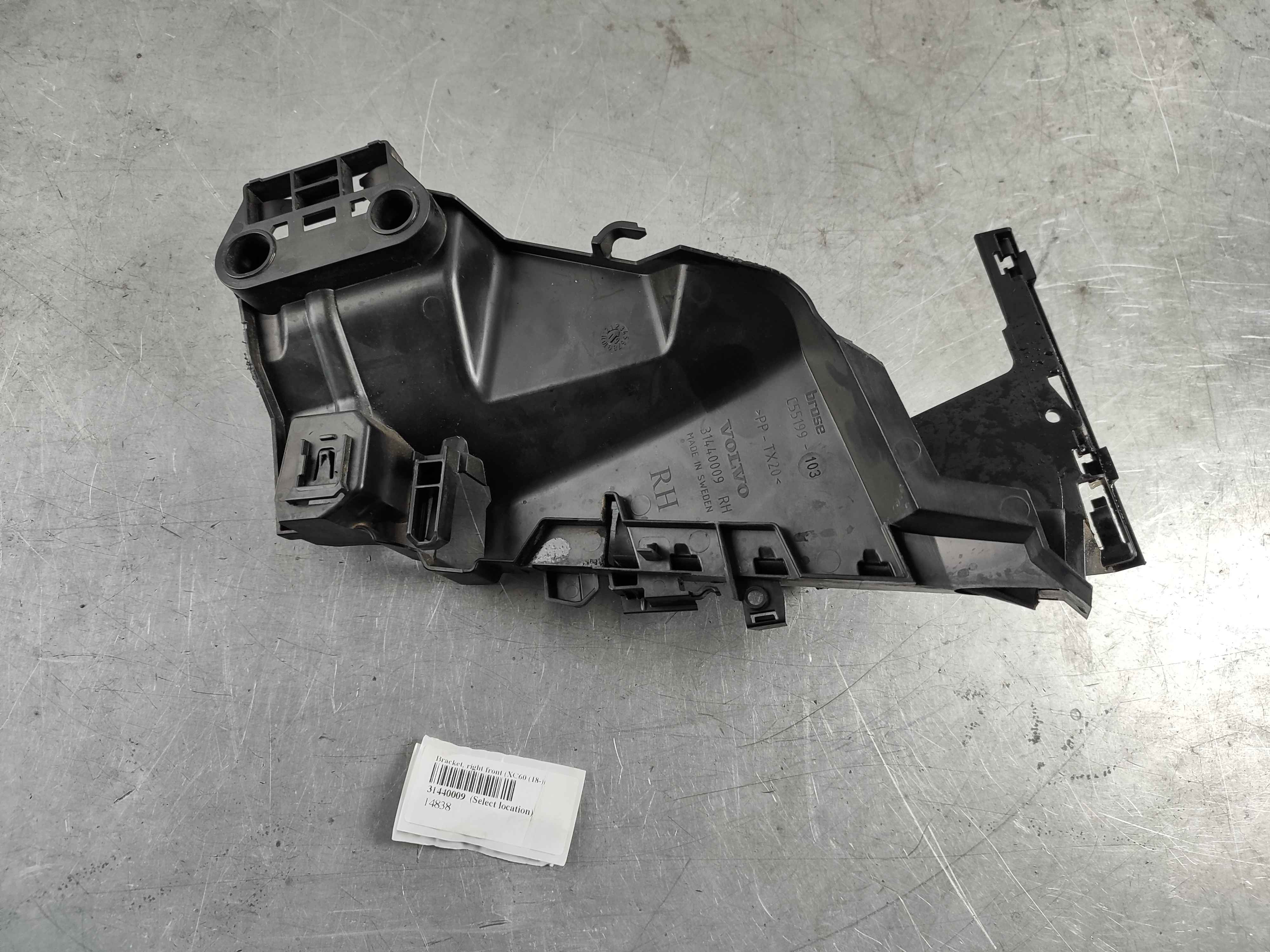 Bracket, right front (XC60 (18-))