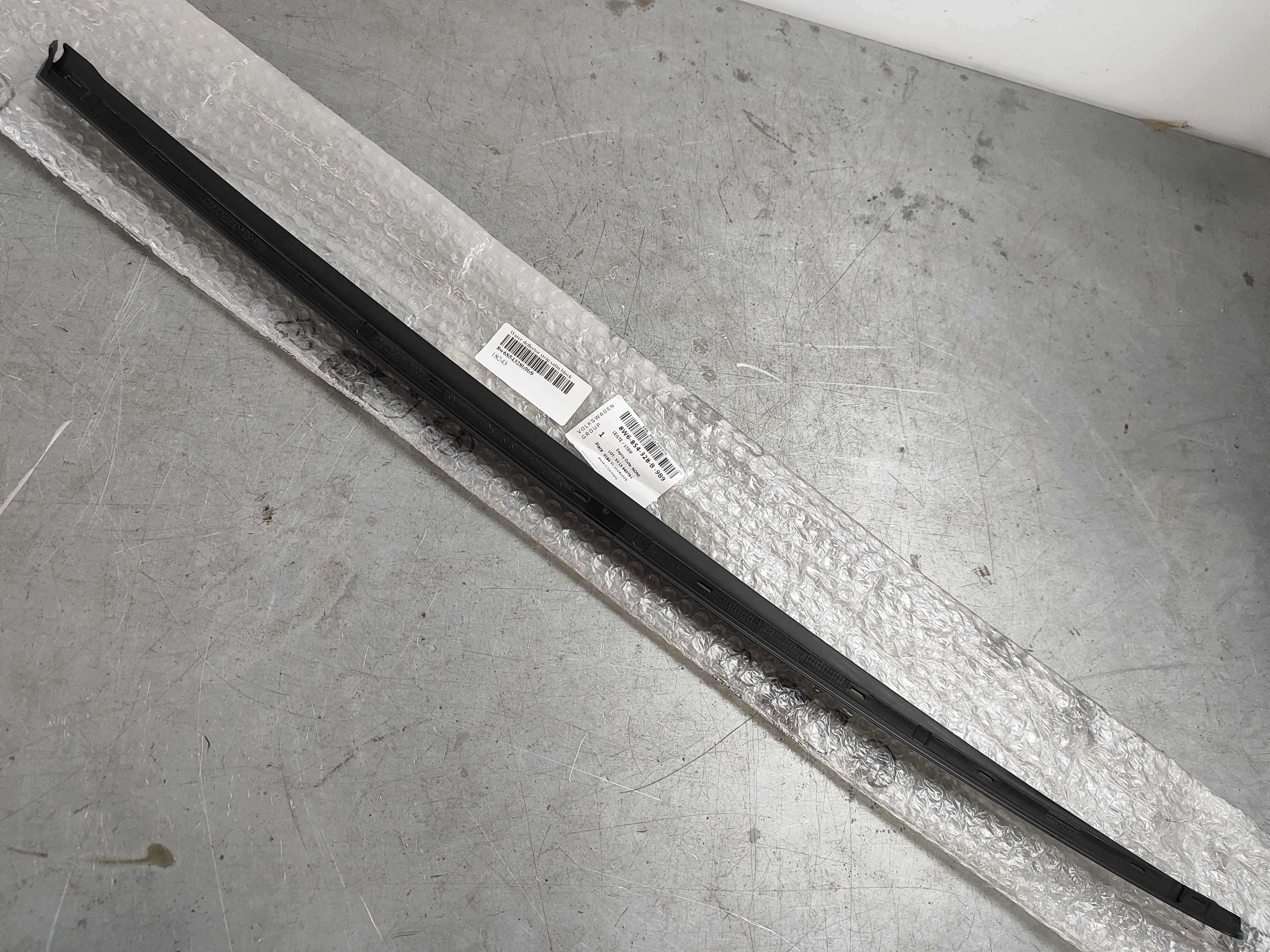 Water deflector strip satin black