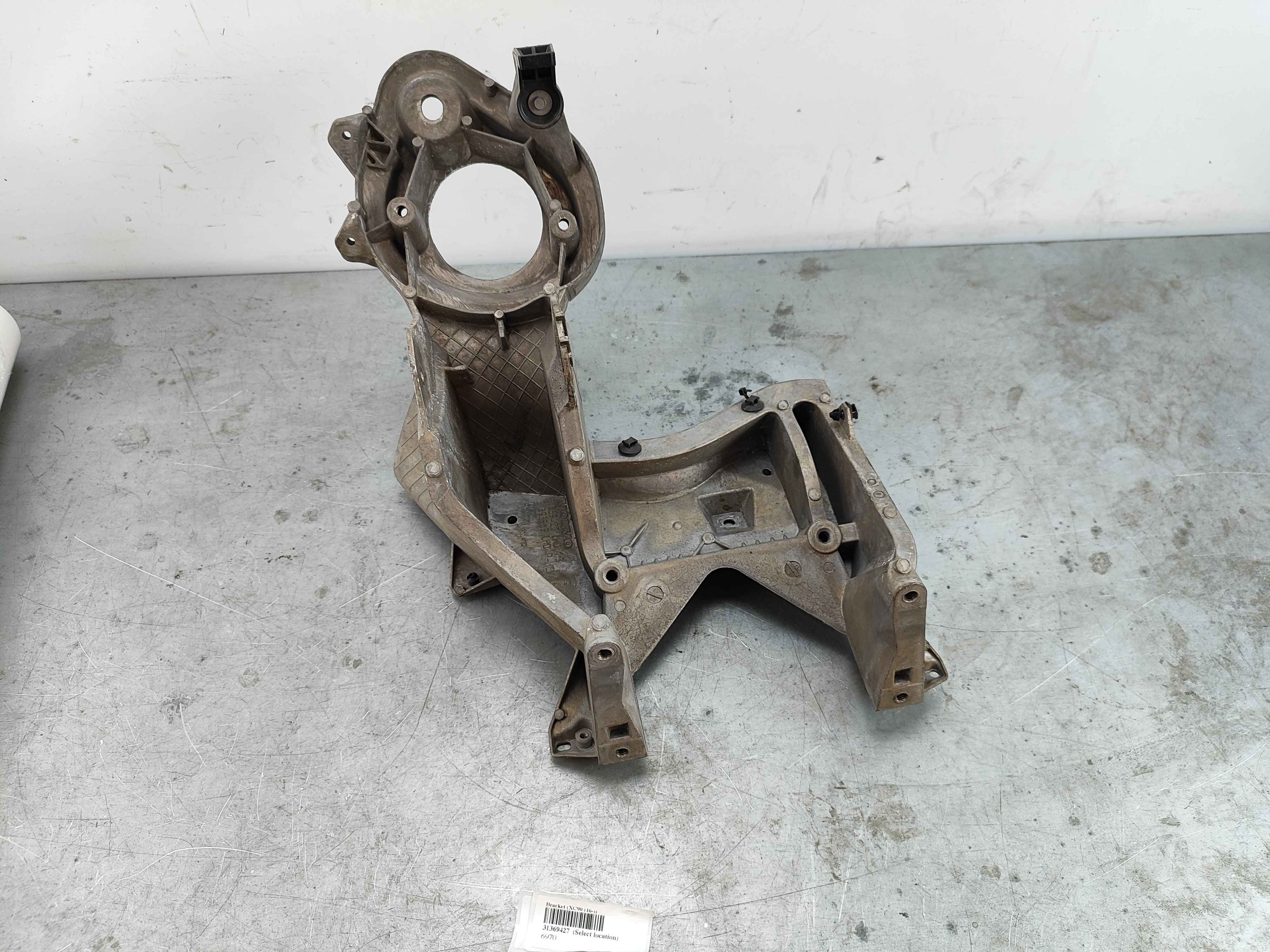Bracket (XC90 (16-))