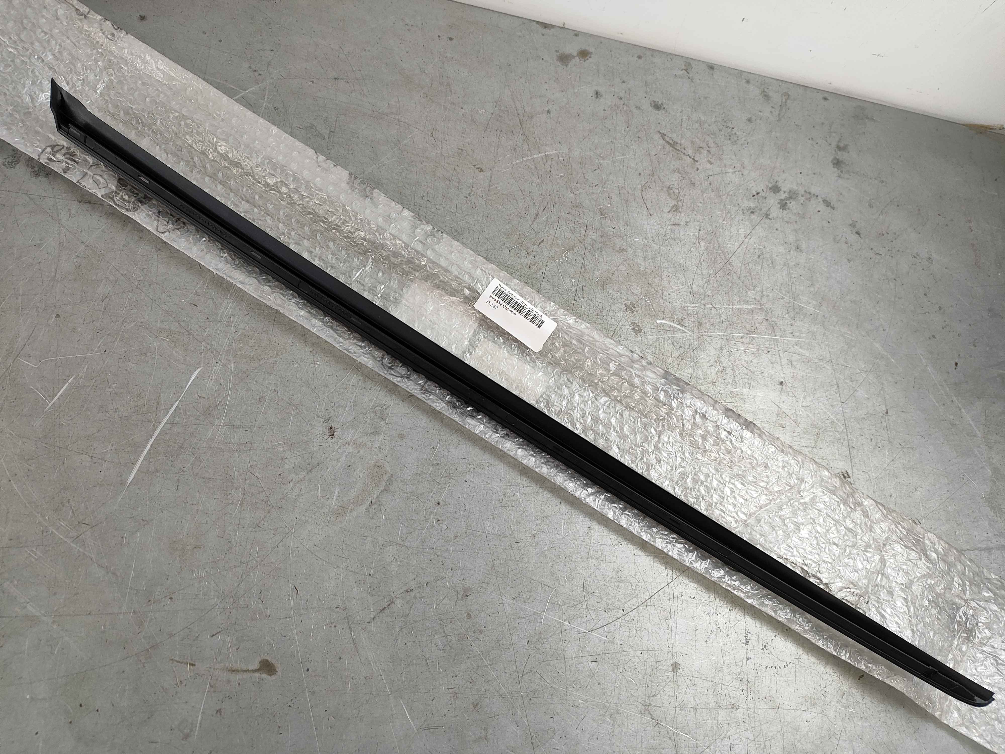 Water deflector strip satin black