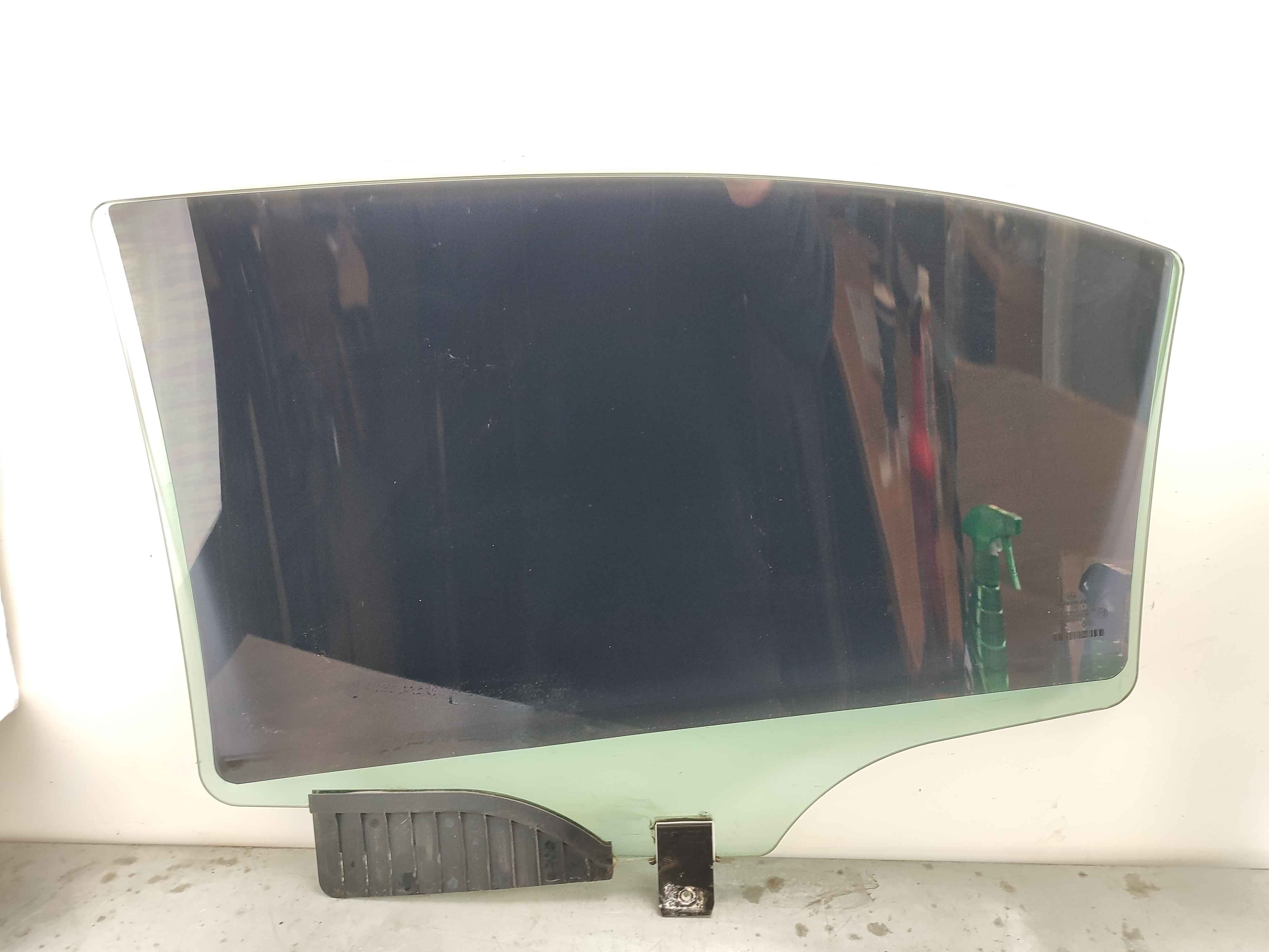 Crank Window | Left