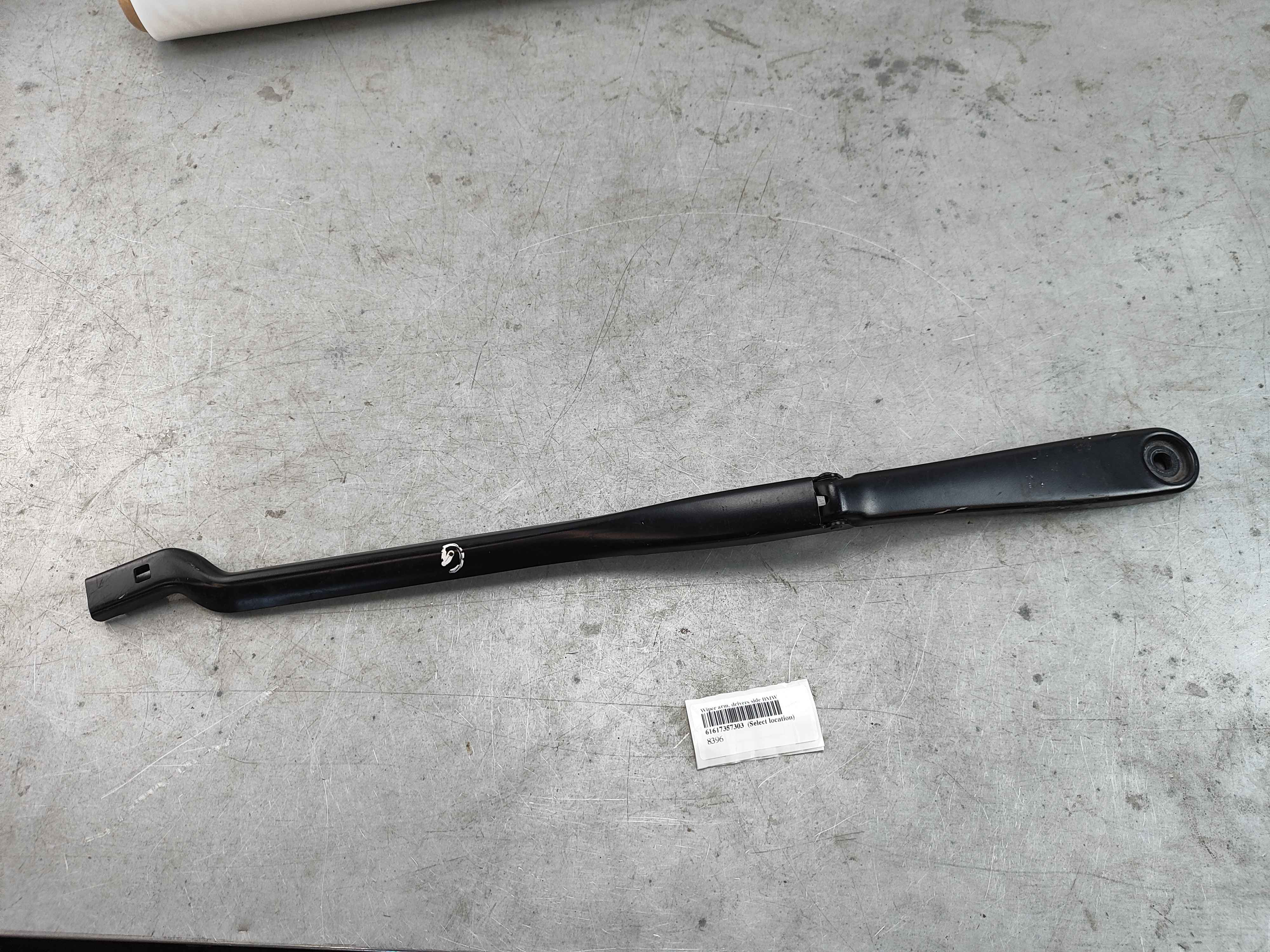 Wiper arm, drivers side BMW