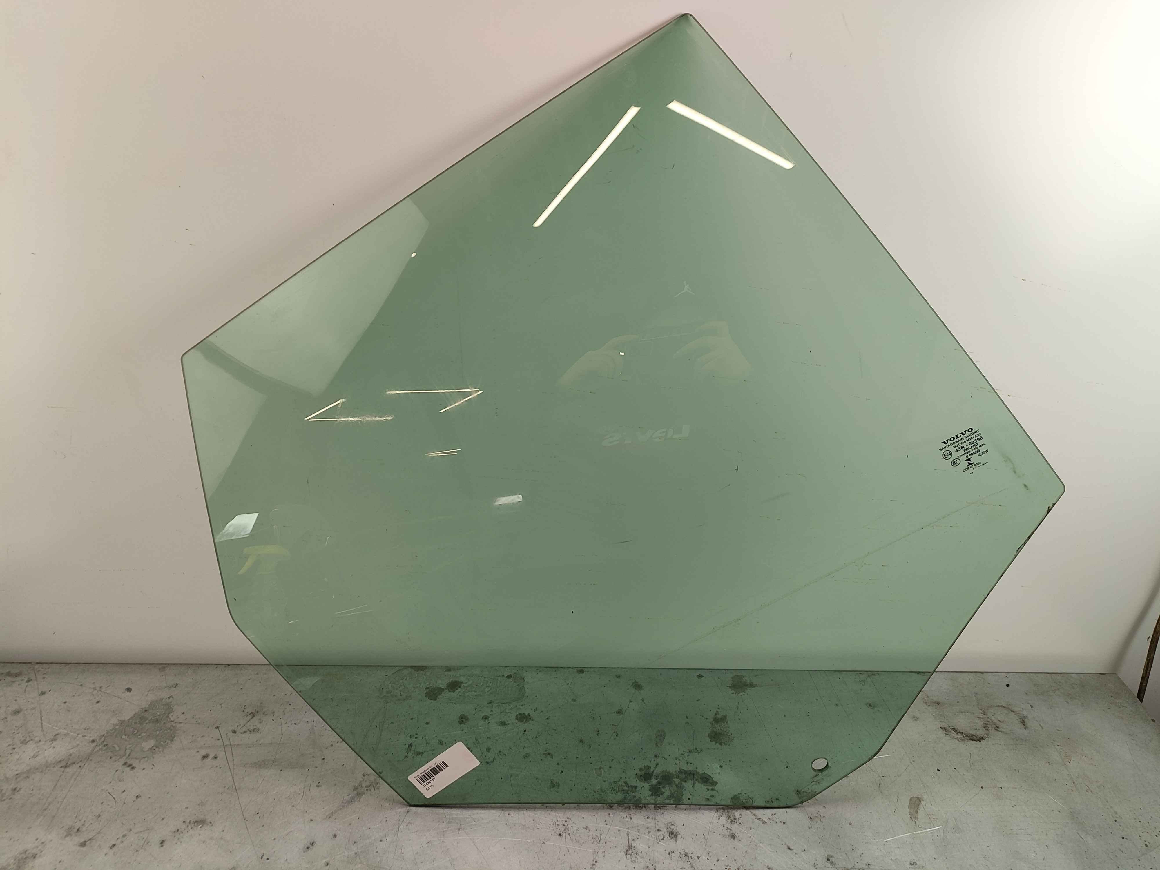 Side window FC 21; CH -301234 FC 36; CH -301704 right Variant code: T601 and LR01 EXCL. KOREA