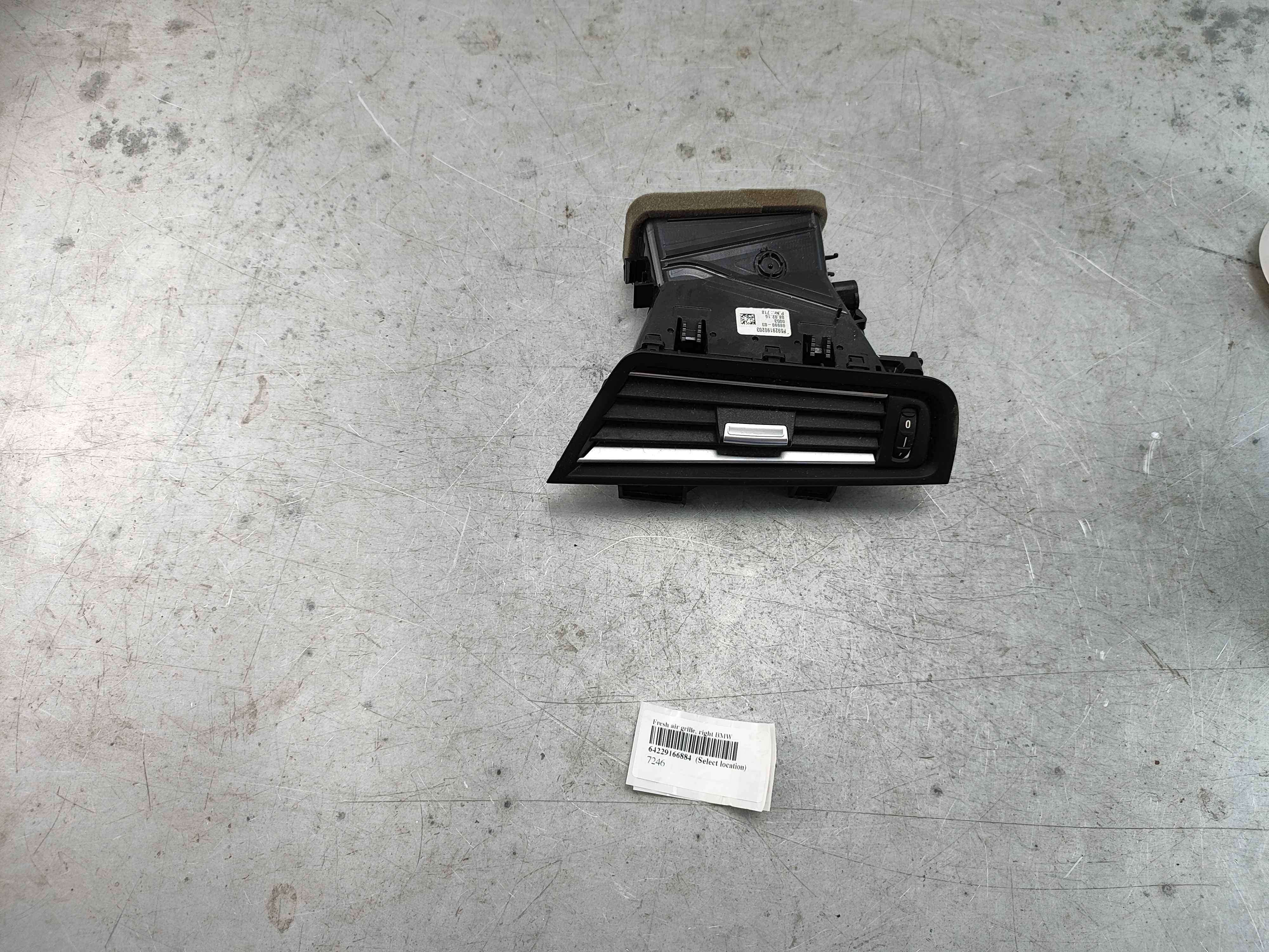 Fresh air grille, right BMW