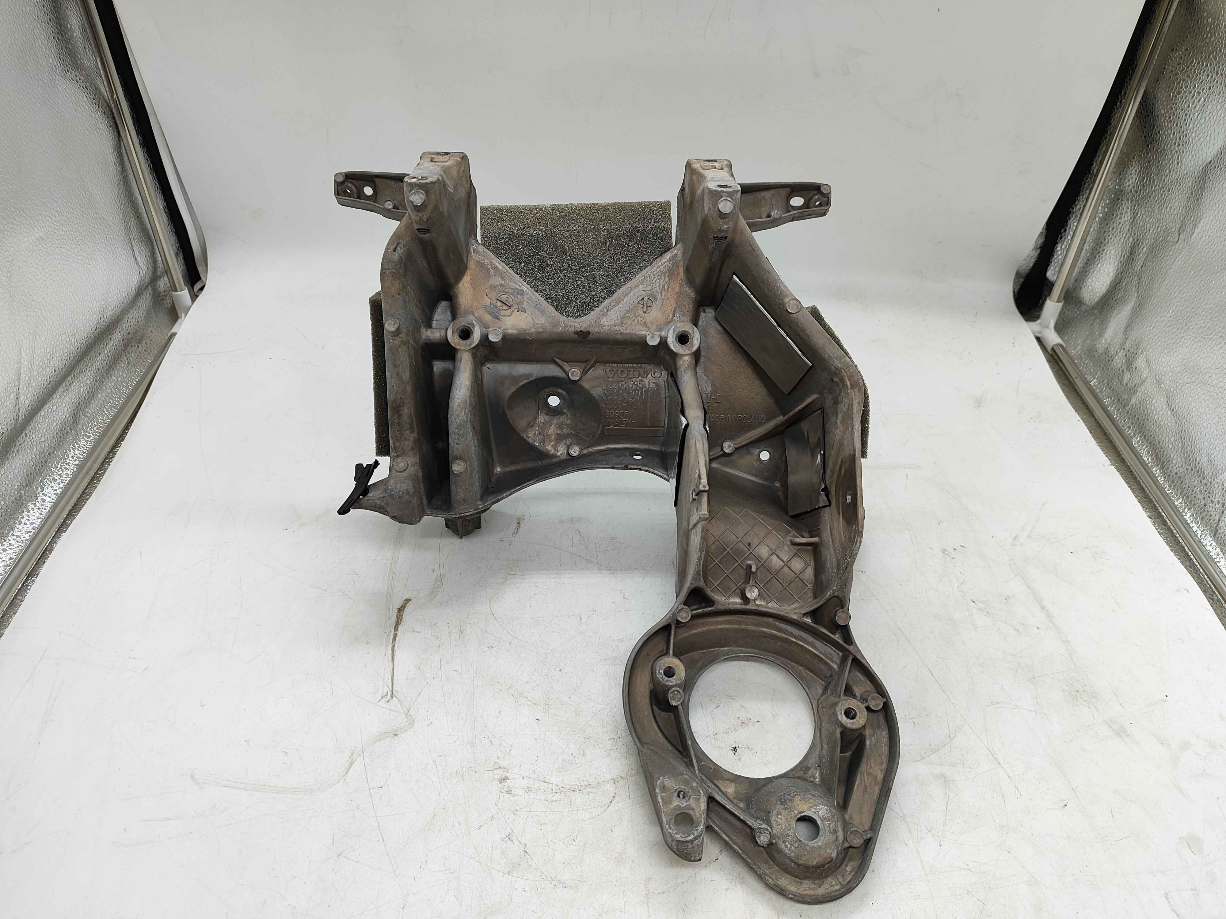 Bracket (XC60 (18-))