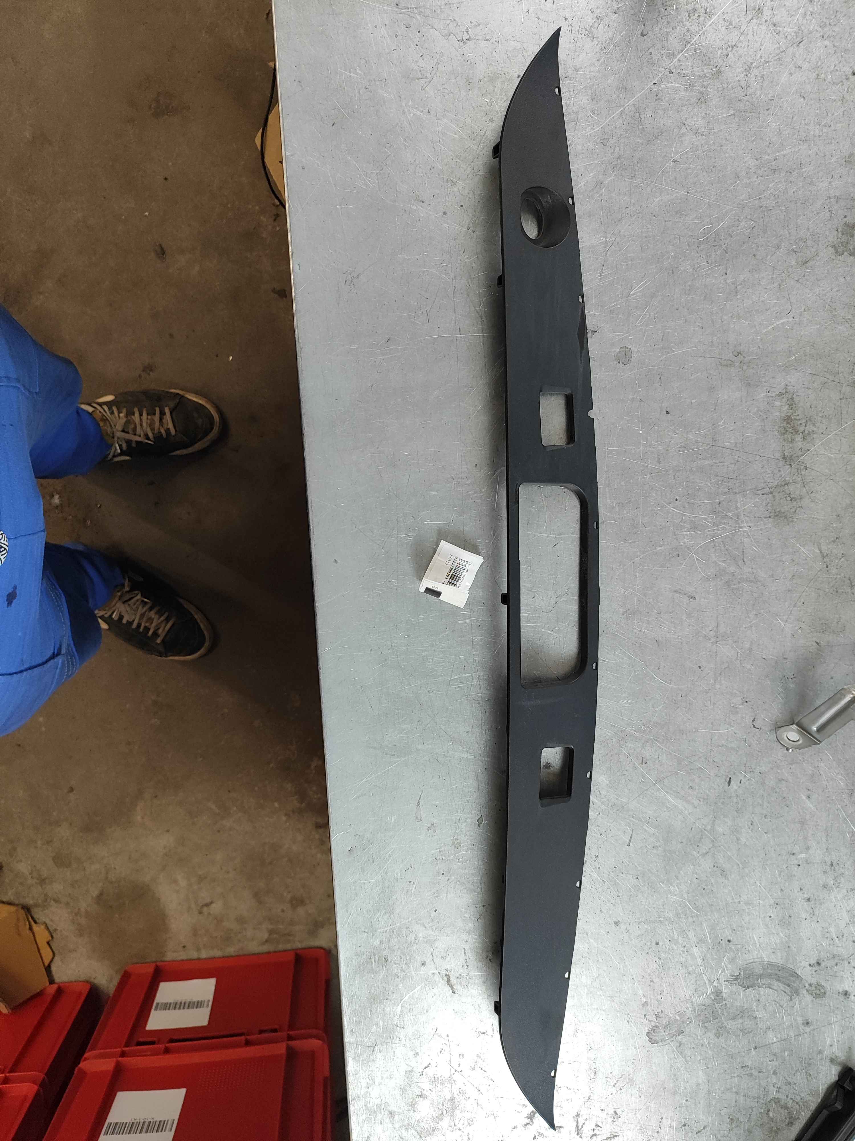 Handle Strip | On Rear Lid