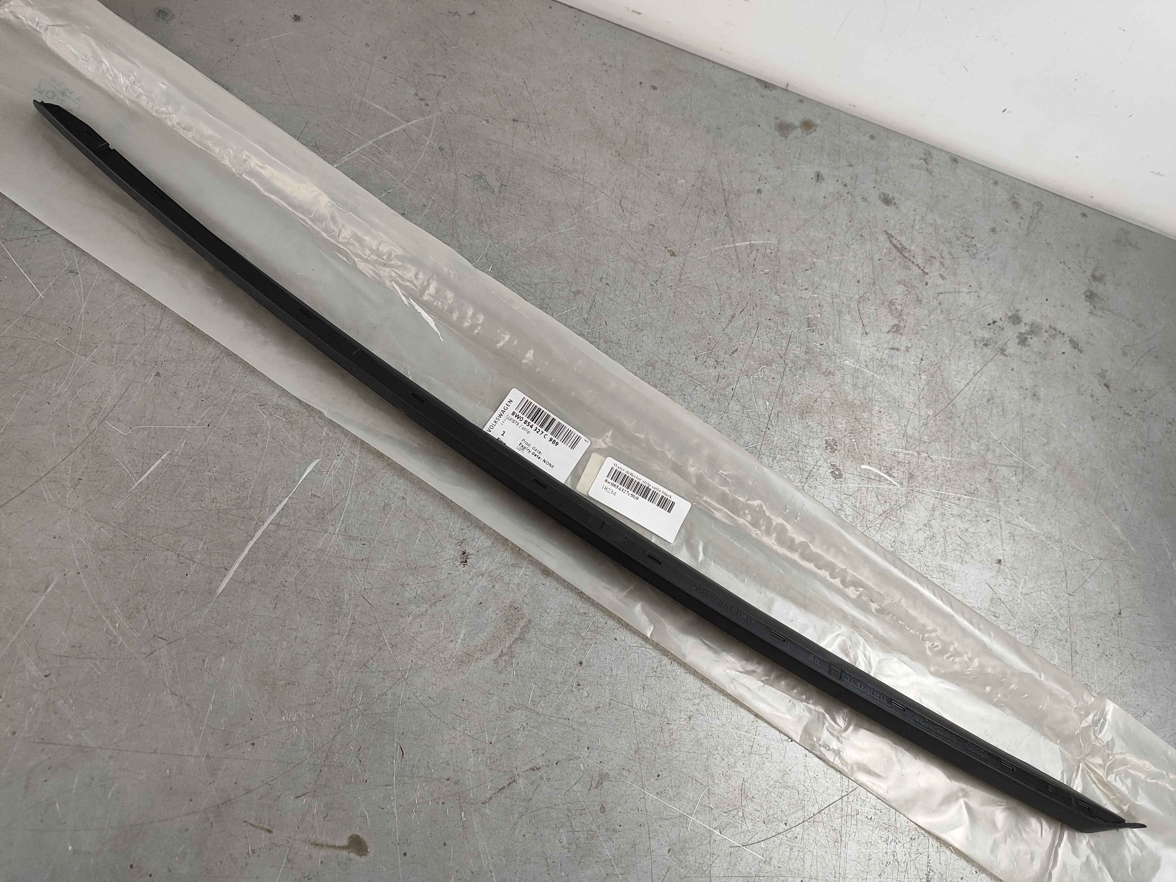 Water deflector strip satin black